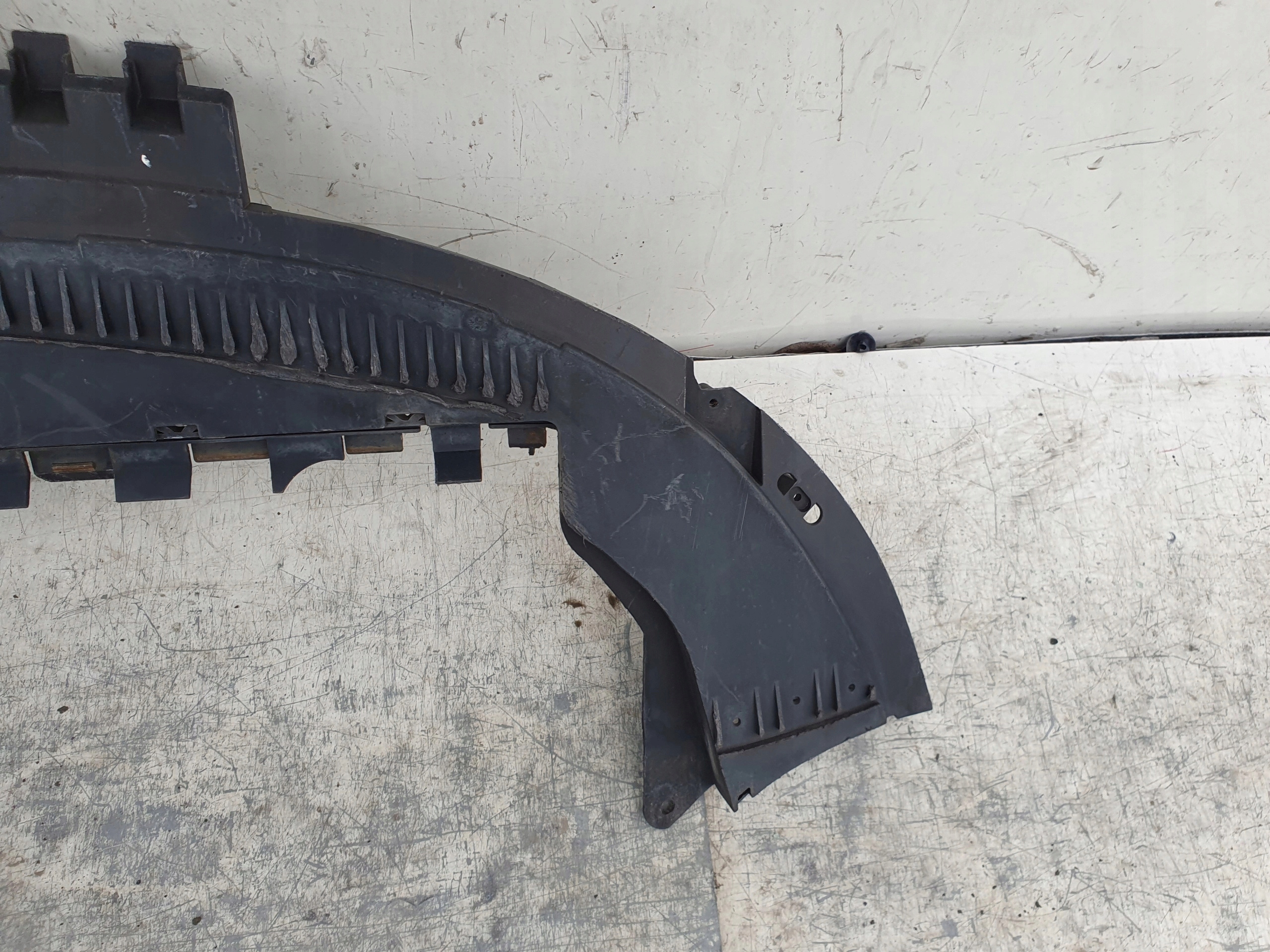 VOLVO S40 V50 SPODNÝ KRYT PREDNÉHO NÁRAZNÍKA 30744925