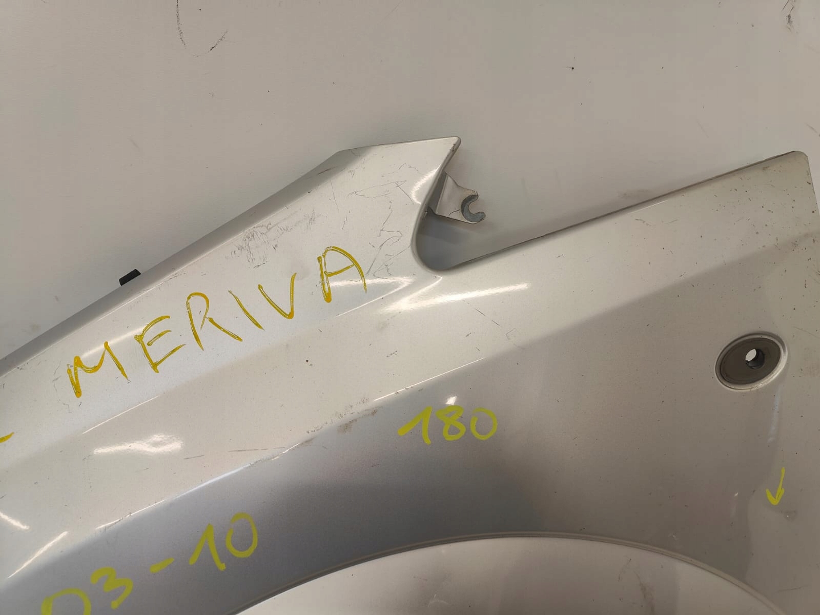 Opel Meriva a 03-10 ĽAVÝ PREDNÝ BLATNÍK