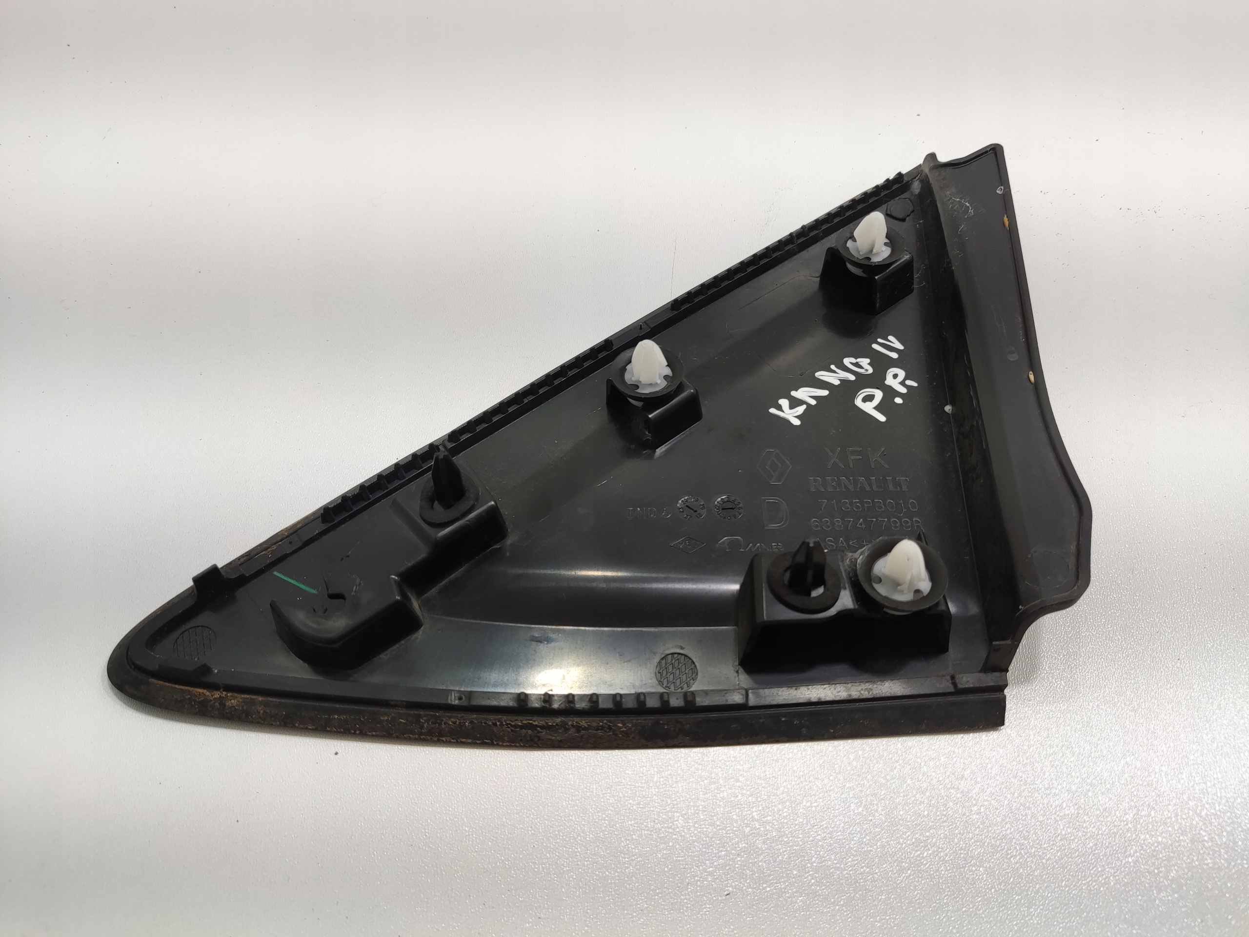 ZÁSLEPKA PRAVA TROJUHOLNÍK BLATNIKA RENAULT KANGOO IV 2022-2025 638747799R