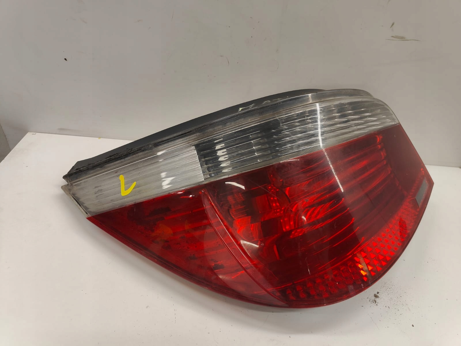 BMW e60 03-07 7165737 LAVE ZADNE SVETLO ZADNA SEDAN