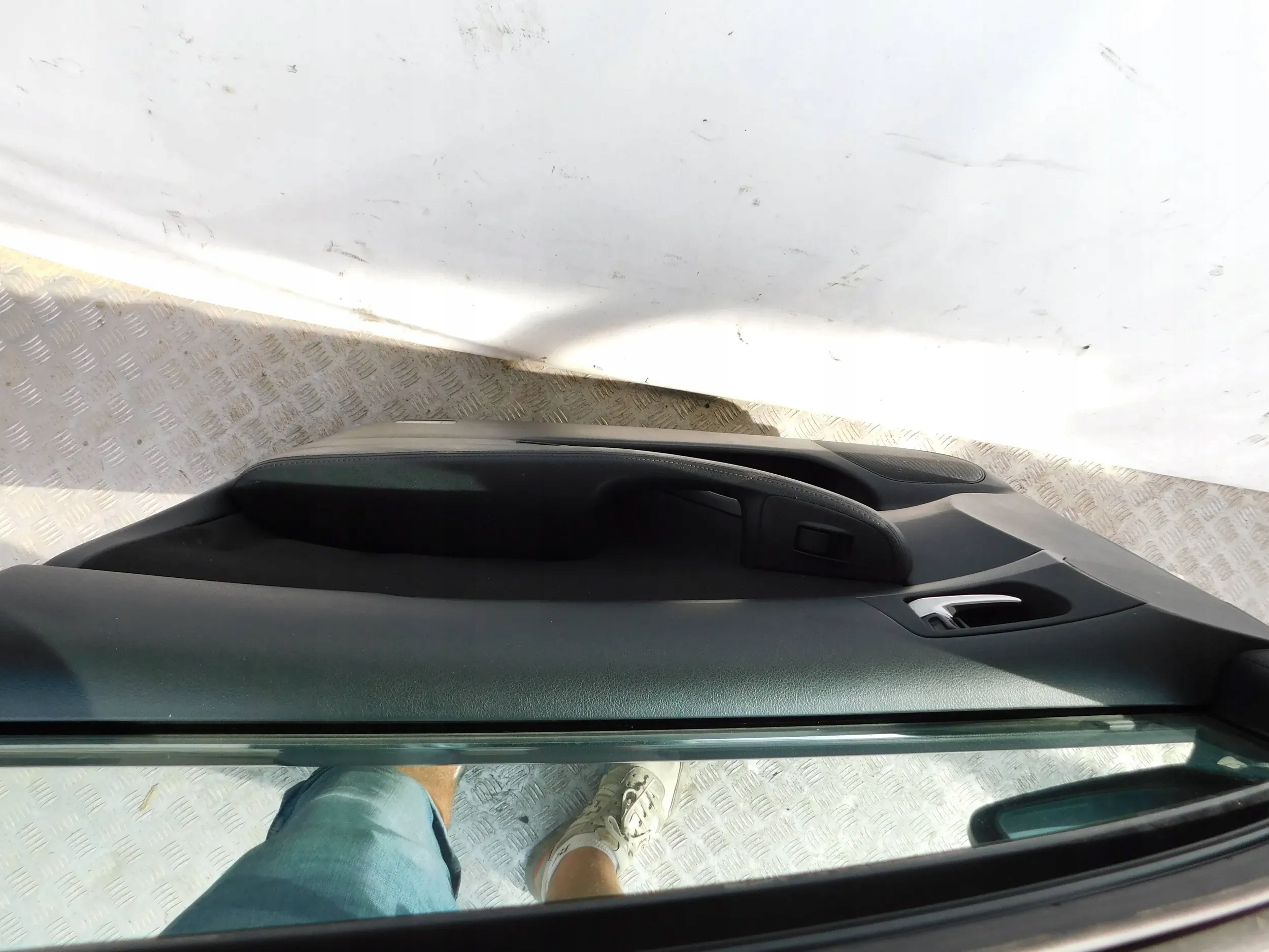 PRAVE PREDNE DVERE TOYOTA AVENSIS T25
