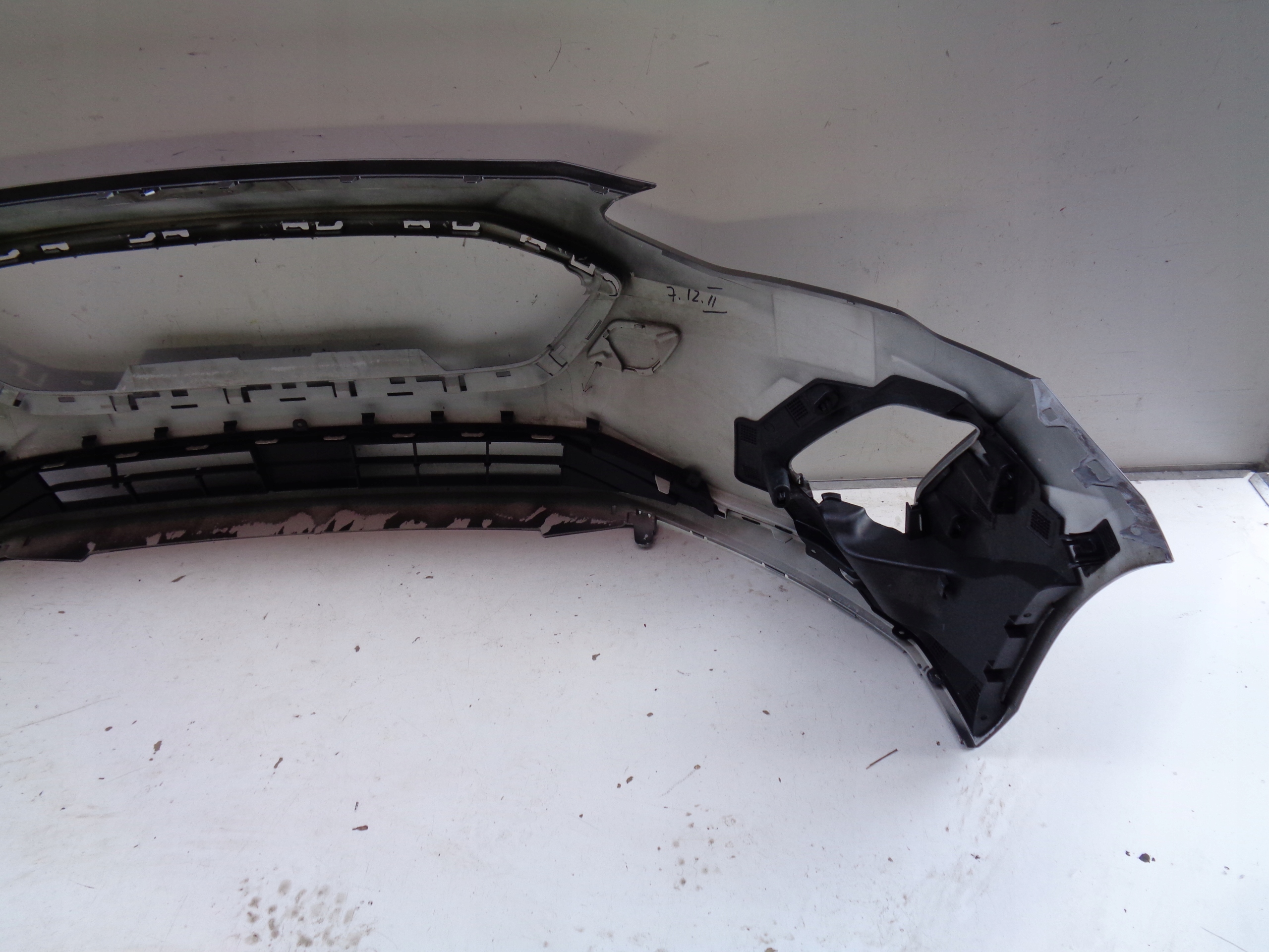 PREDNÝ NÁRAZNÍK FORD FOCUS MK4 18- NR 38795