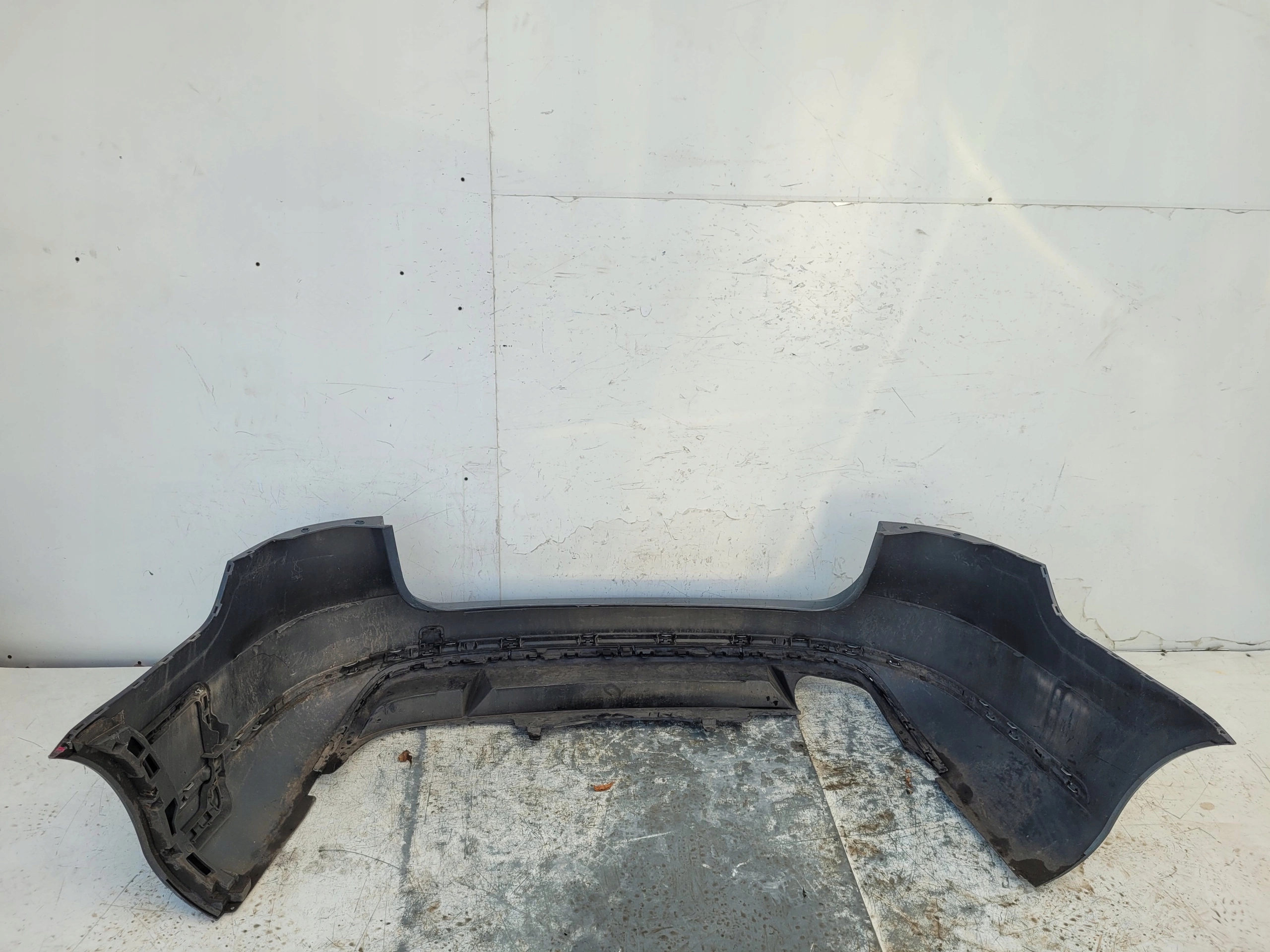 VW PASSAT B7 KOMBI ZADNÝ NÁRAZNÍK