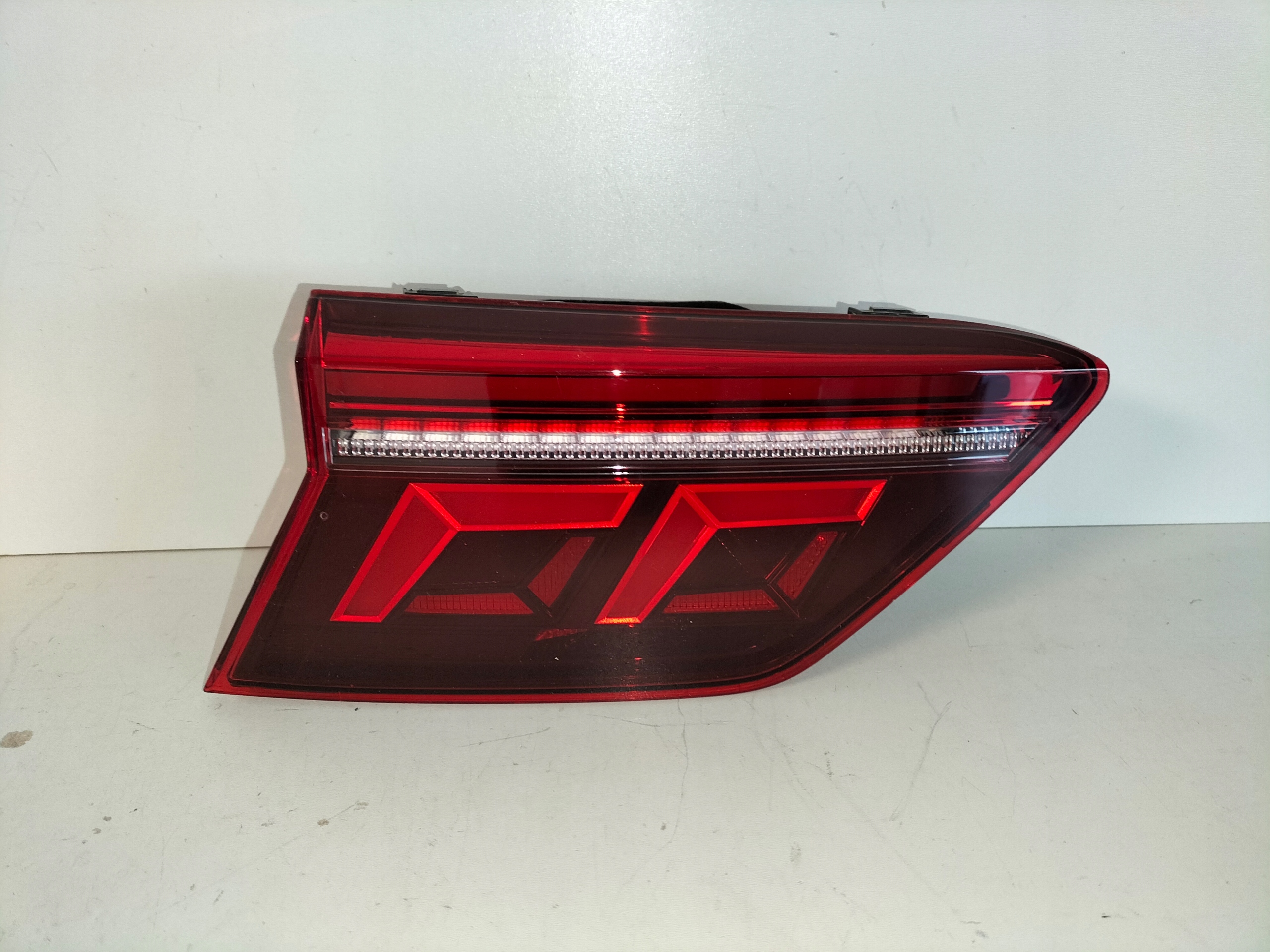 LAVE ZADNE SVETLO VW TIGUAN II 5NA LIFT 20- LED IQ LIGHT
