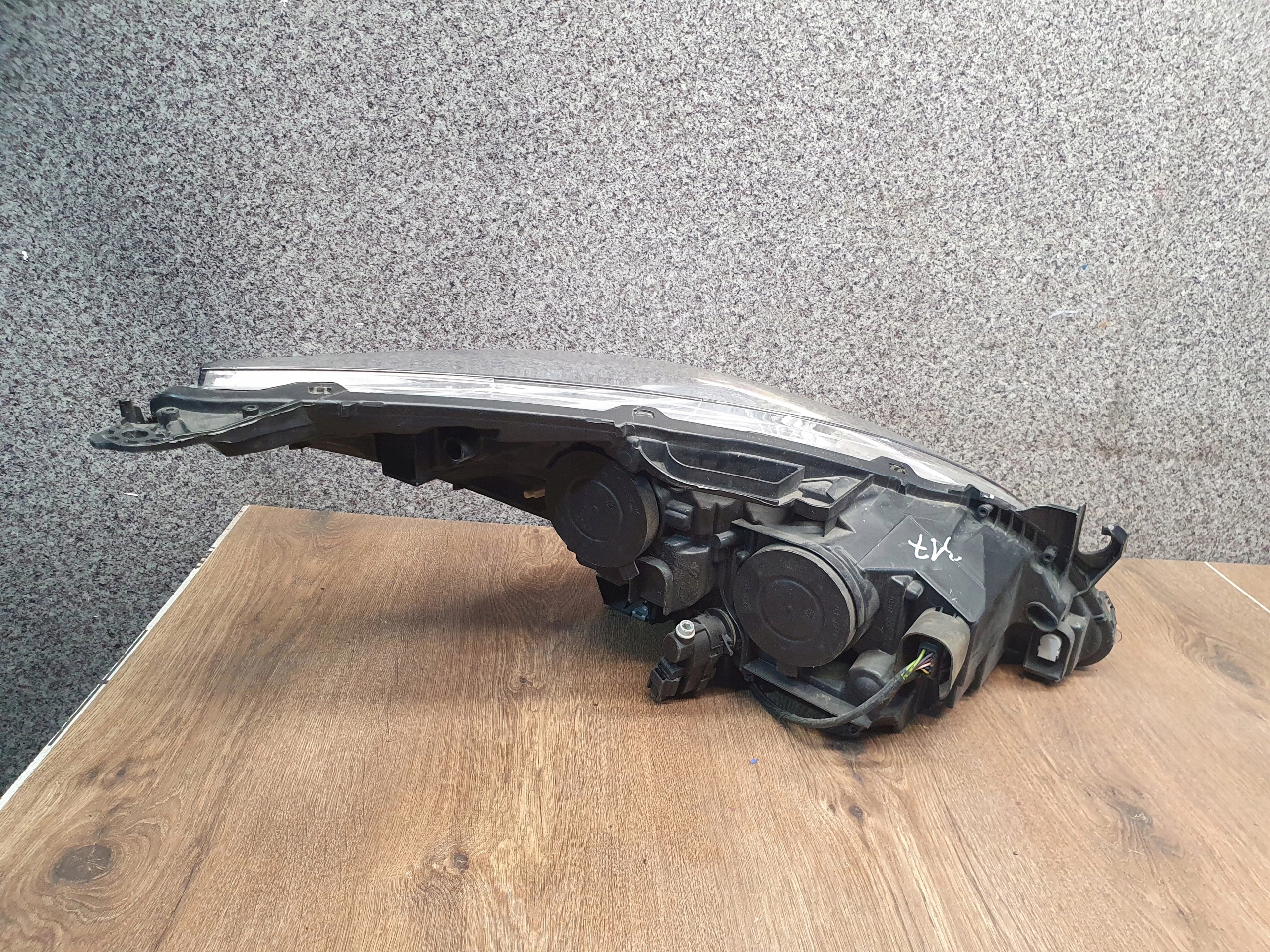 PEUGEOT 3008 LIFT ĽAVÉ PREDNÉ SVETLO