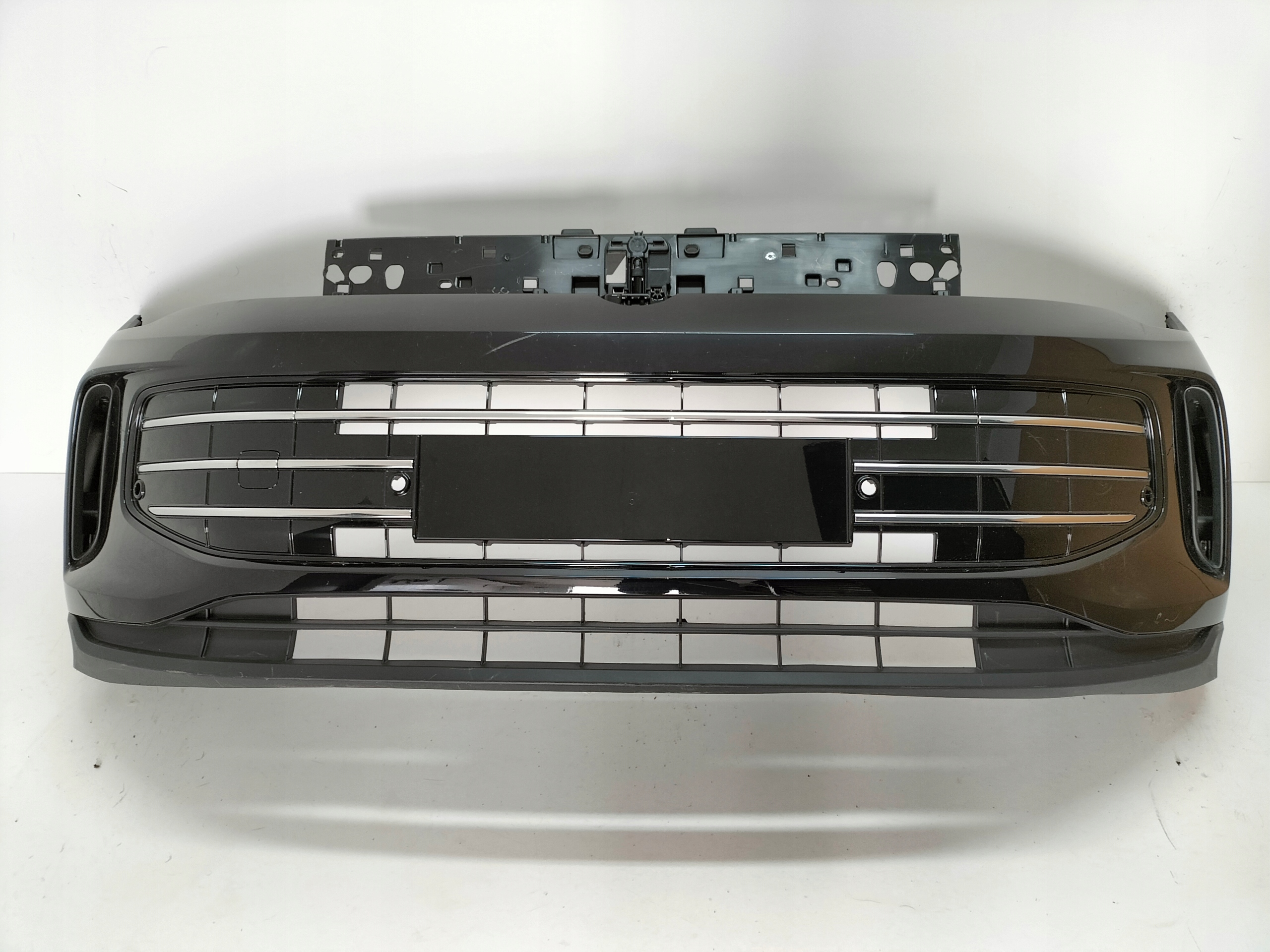 PREDNÝ NÁRAZNÍK VW TIGUAN III 571 24-