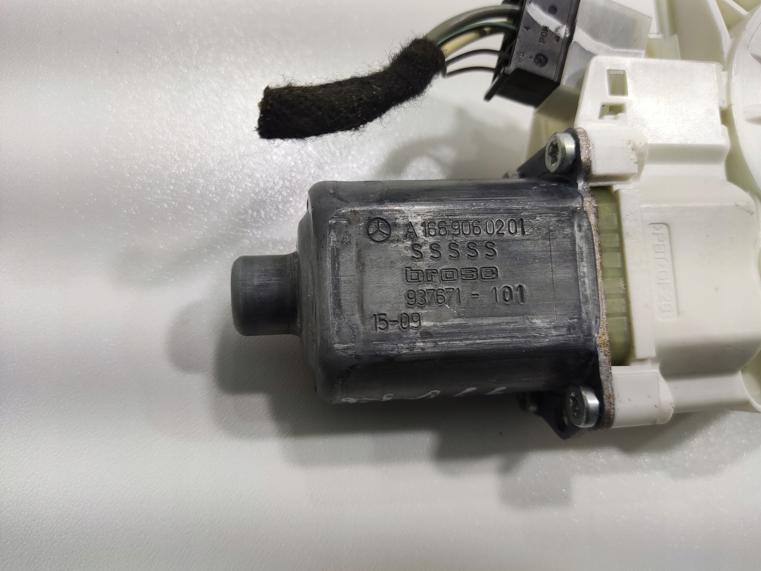 LAVY PREDNY MOTORCEK STAHOVANIA OKNA MERCEDES GLE I W166 166 A1669060201 15-