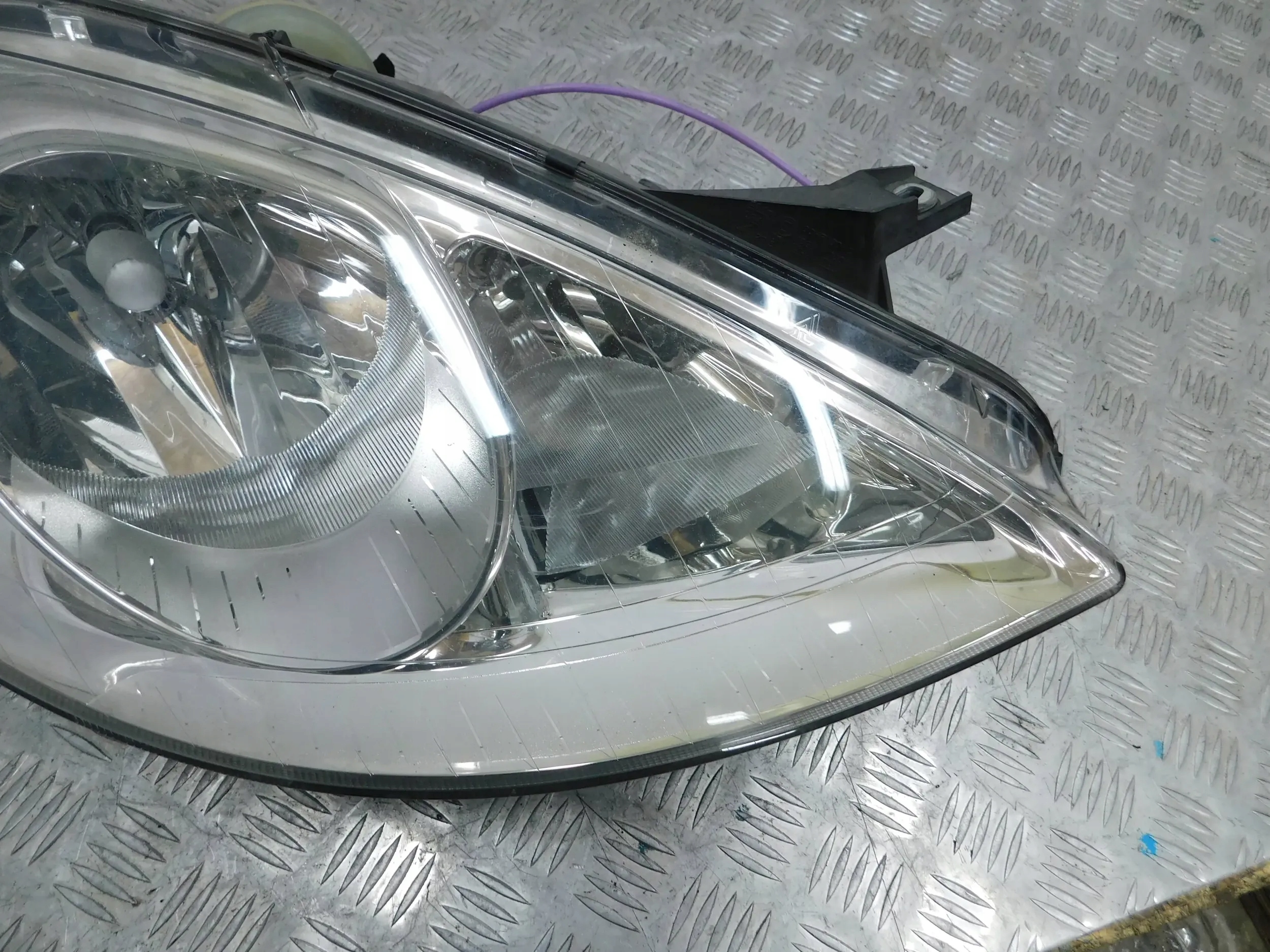 PRAVE PREDNE SVETLO MERCEDES A KLASA W169