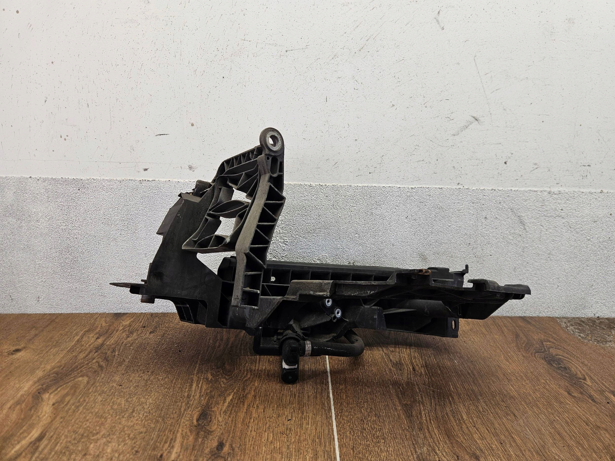 Audi Q5 SQ5 8R0805608 DRŽIAK POD SVETLO PRAVÝ