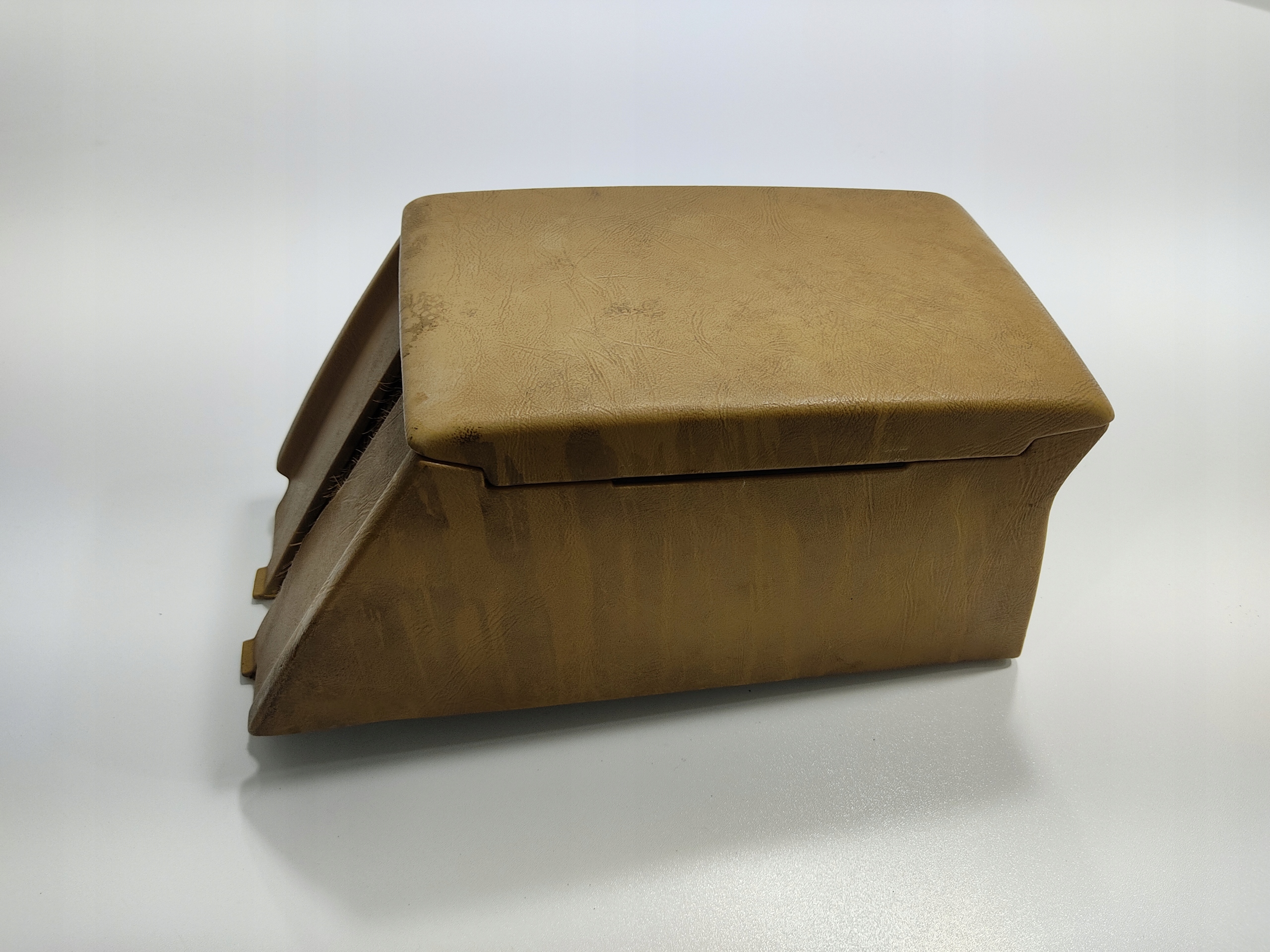 LAKŤOVÁ OPIERKA ODKLADACI KASTLIK ZAPALOVAC TUNEL BMW 7 E23 1977-1986