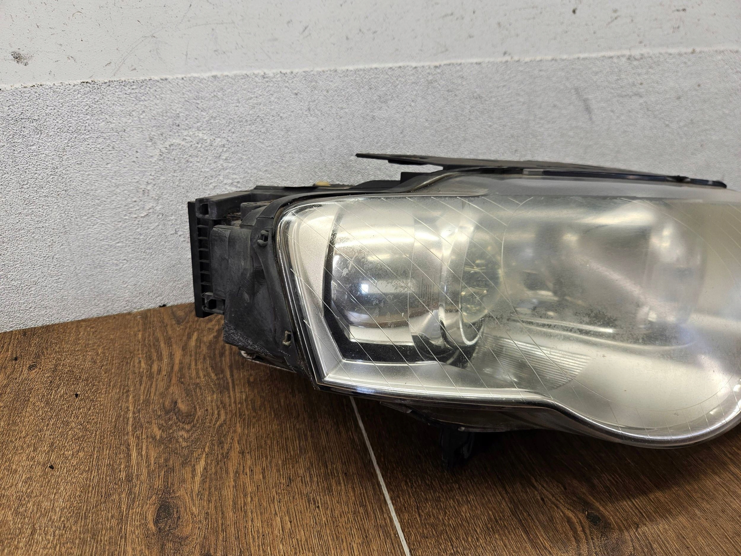 VW PASSAT B6 3C0941752H XENON PRAVÉ PREDNÉ SVETLO