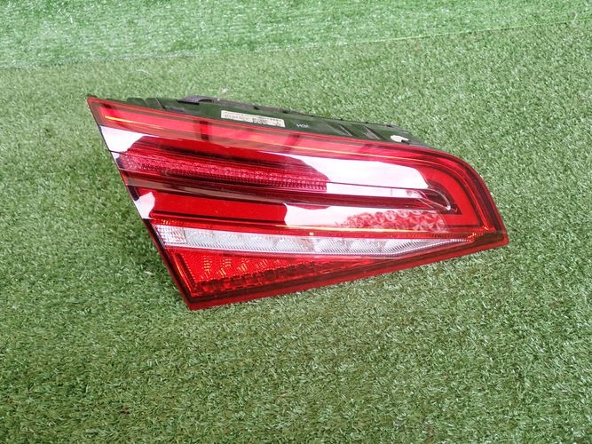 AUDI A3 8V4 LIFT 16- LAVE ZADNE SVETLO V KAPOTE