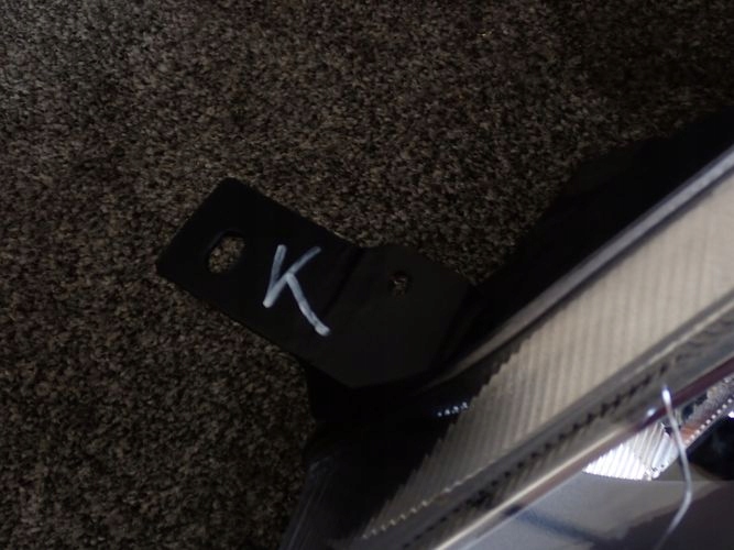 FORD FIESTA MK8 VIII 17- LAVE PREDNE SVETLO BEZ LED