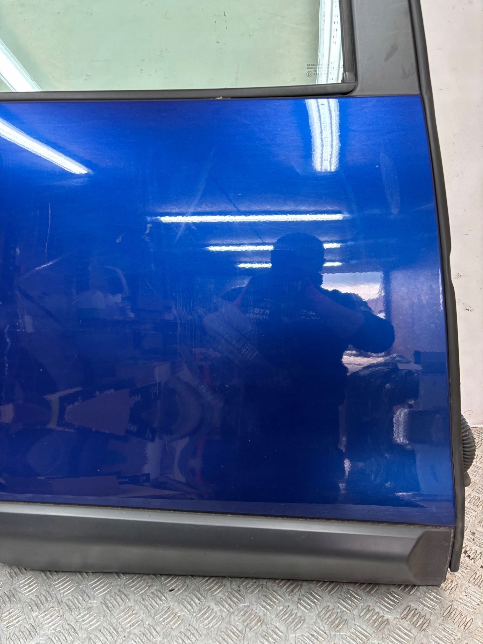 PRAVE ZADNE DVERE DACIA LODGY