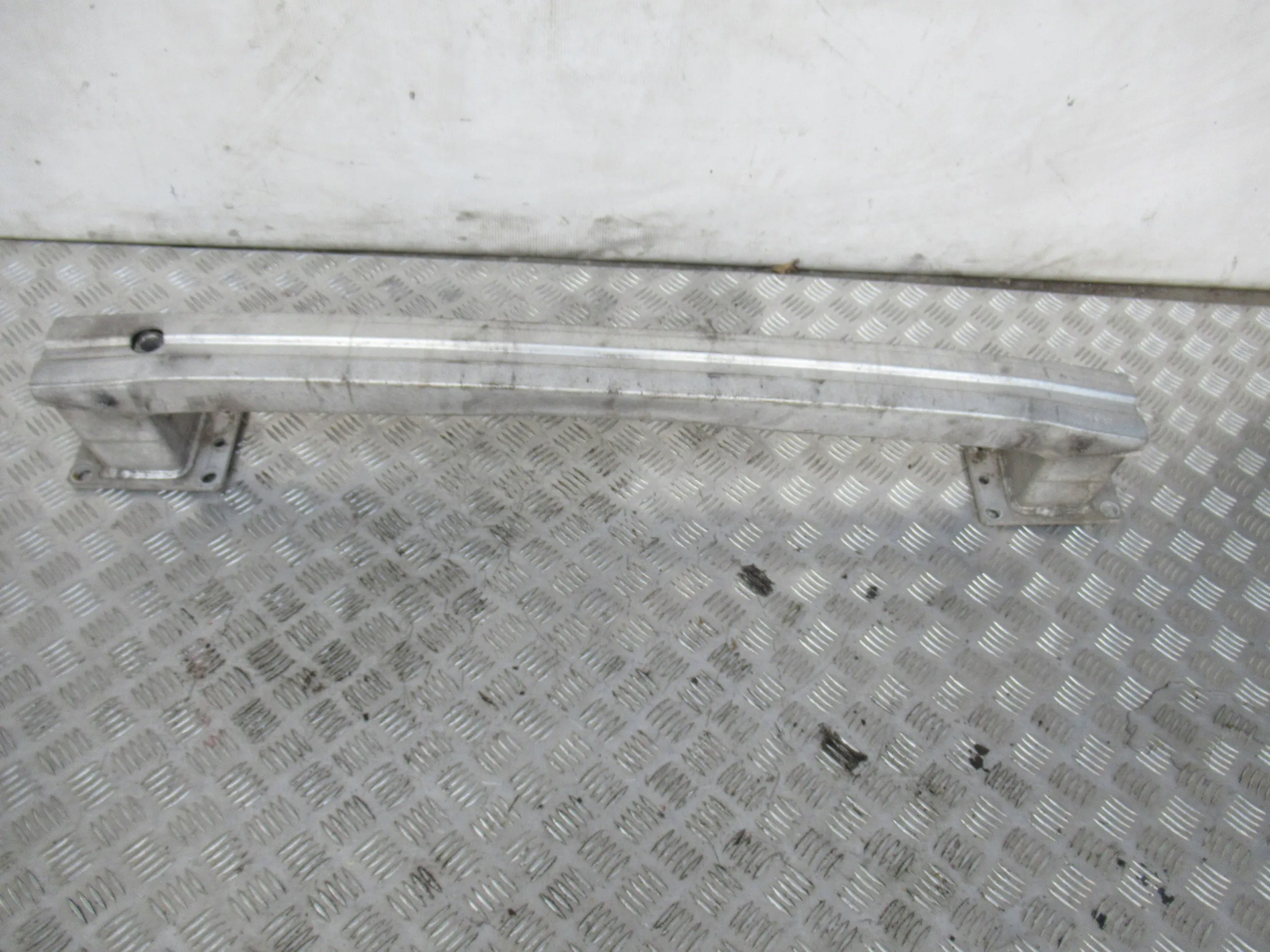 VYSTUHA PREDNEHO NARAZNIKA PEUGEOT 308 07-