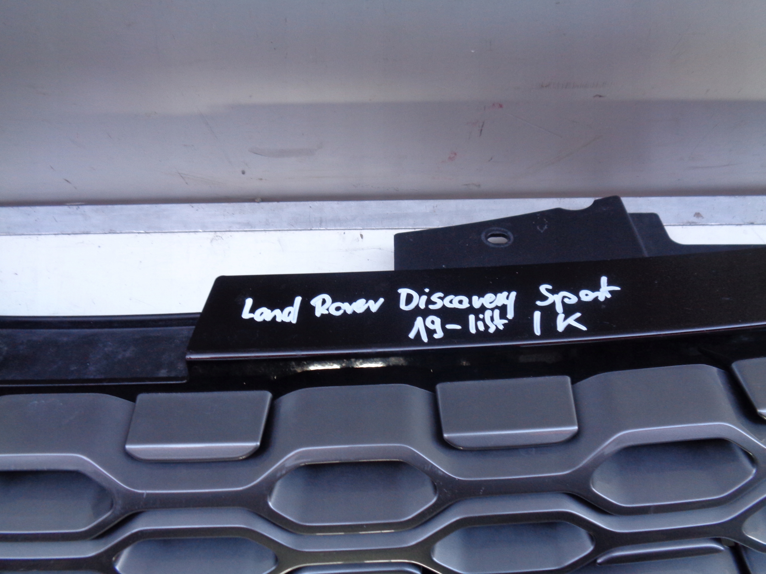 MRIEZKA LISTA LAND ROVER DISCOVERY SPORT DYNAMIC