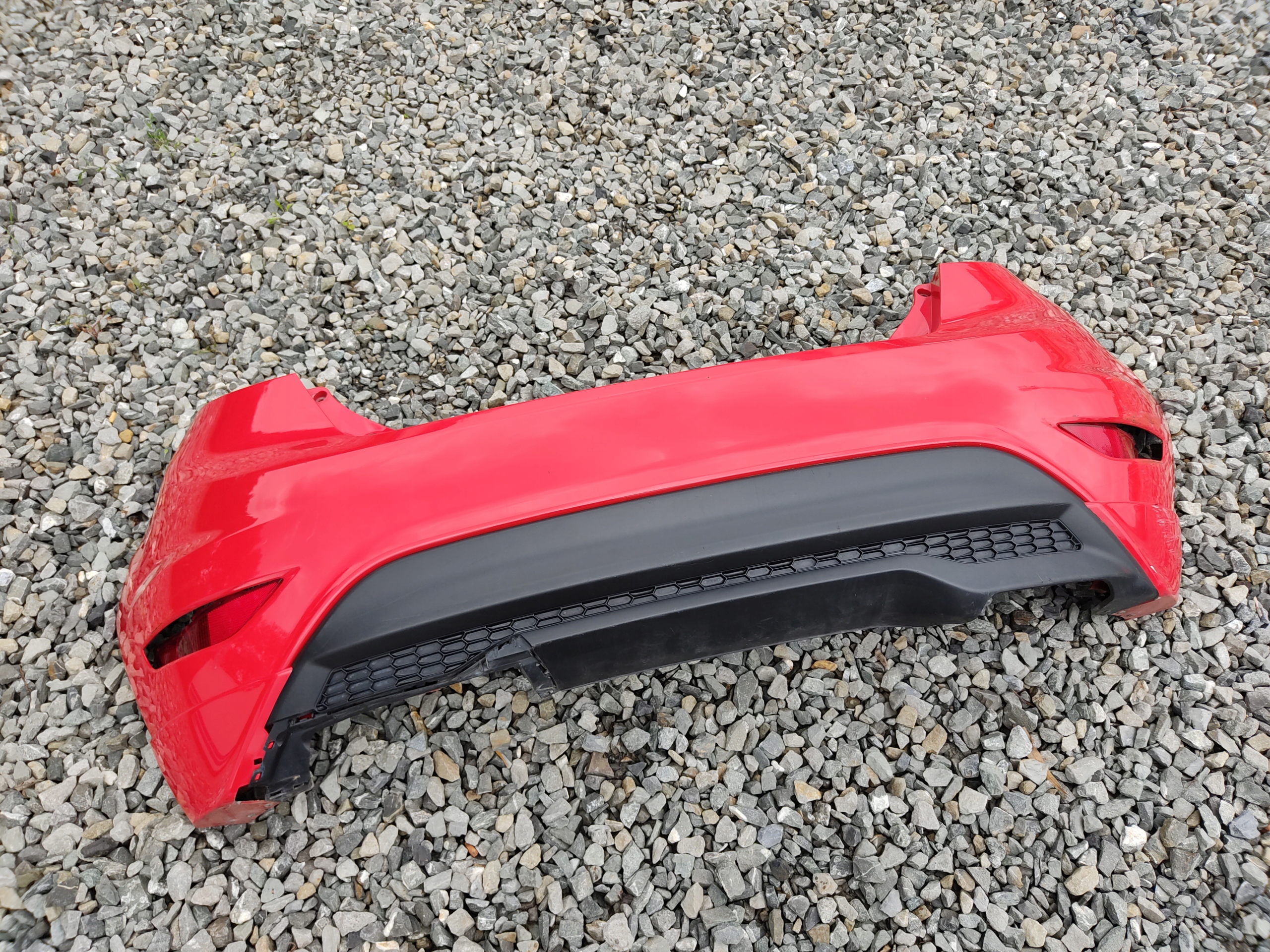 ZADNÝ NÁRAZNÍK FORD FIESTA MK7 VII ST-LINE ST 2012-2017 LIFT