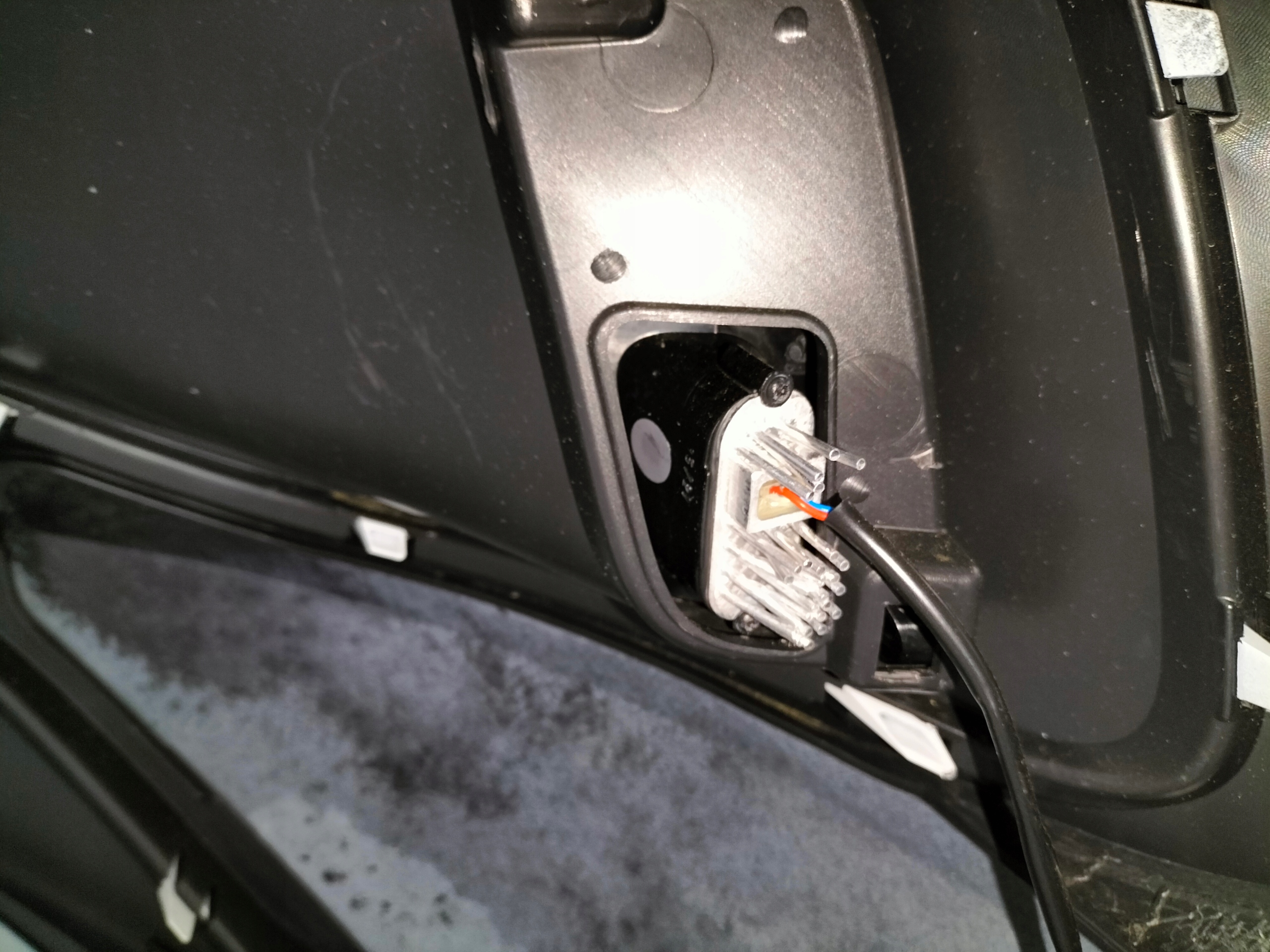 ZADNÝ NÁRAZNÍK VW ID5 ID.5 22-