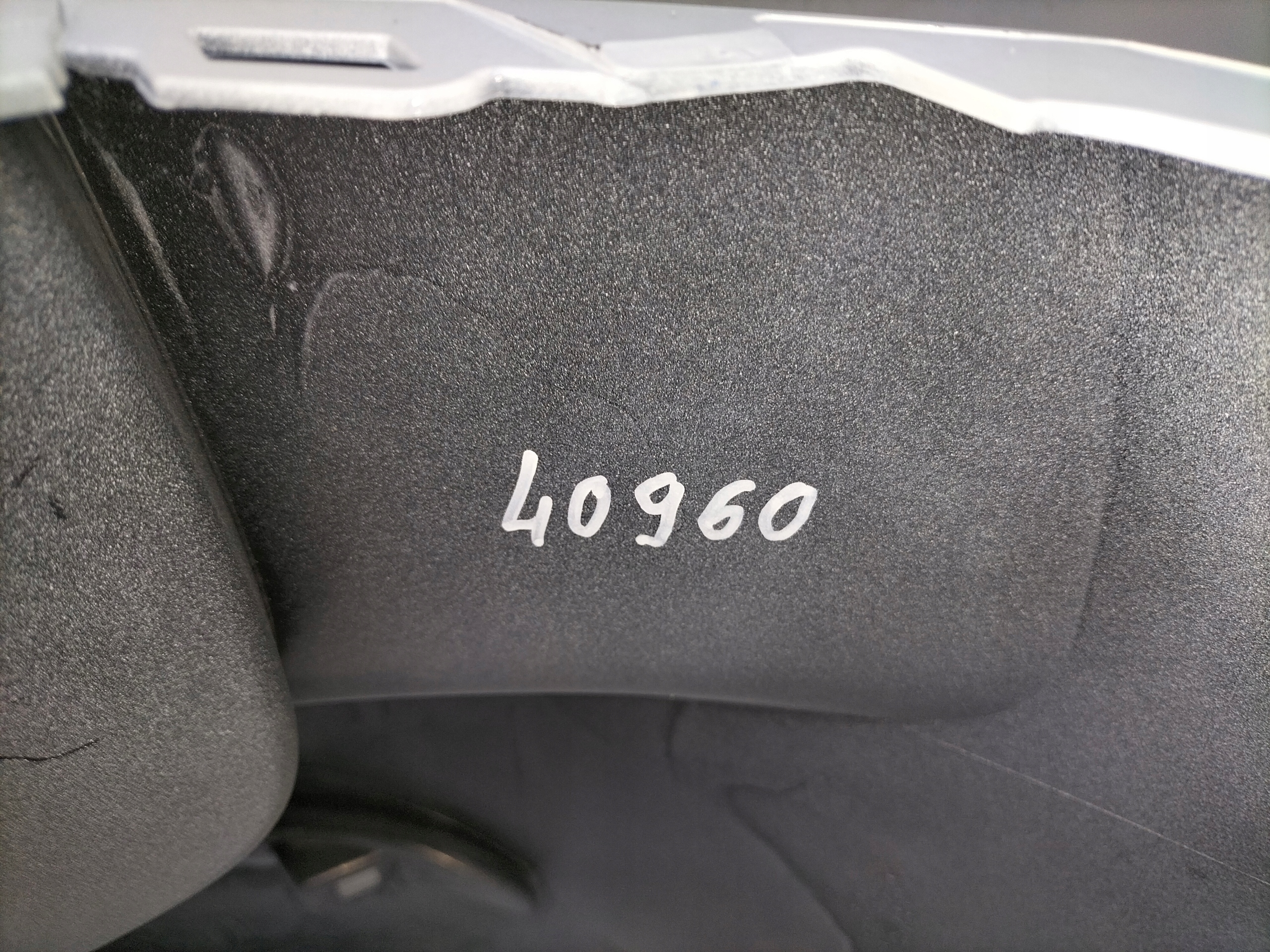 ZADNÝ NÁRAZNÍK VW GOLF 8 VIII 20-24 HB