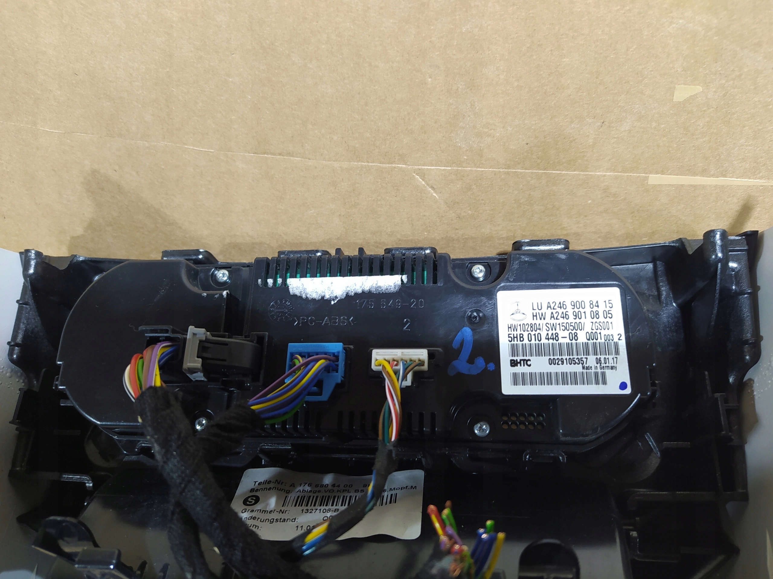 MERCEDES W246 OVLADANIE KURENIA STREDOVA KONZOLA