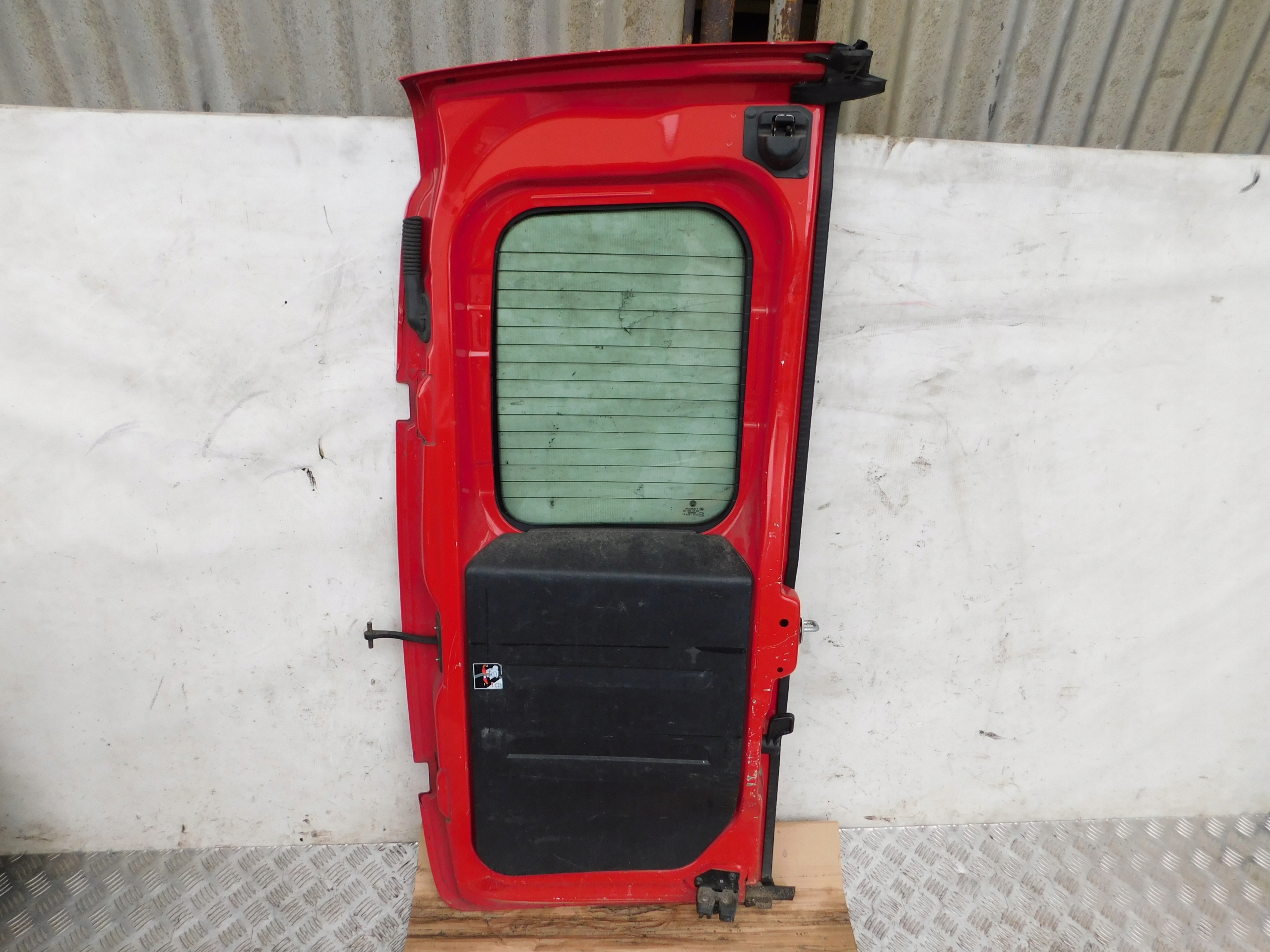 PRAVE ZADNE DVERE FIAT DOBLO 10-