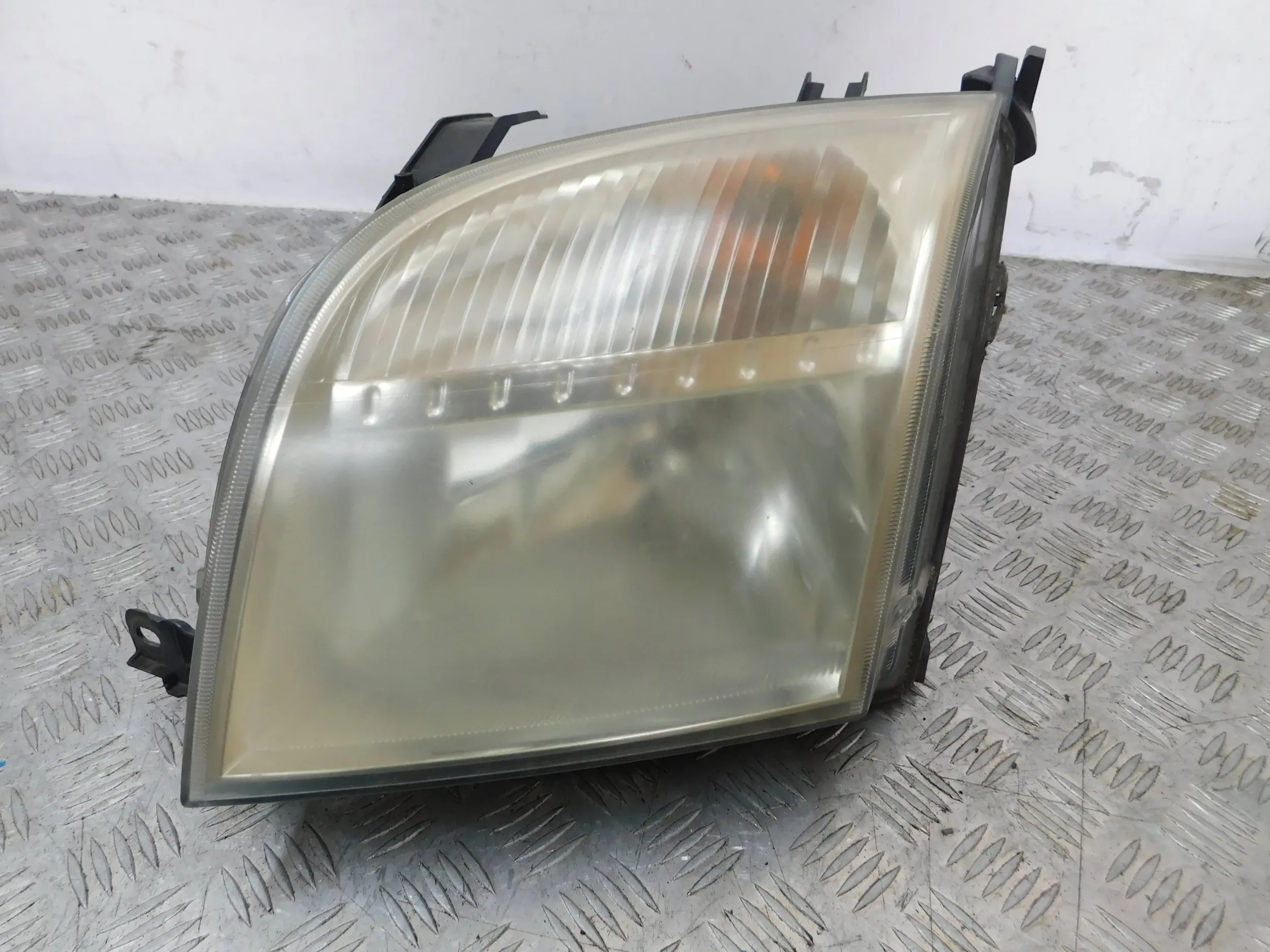 LAVE PREDNE SVETLO FORD FUSION