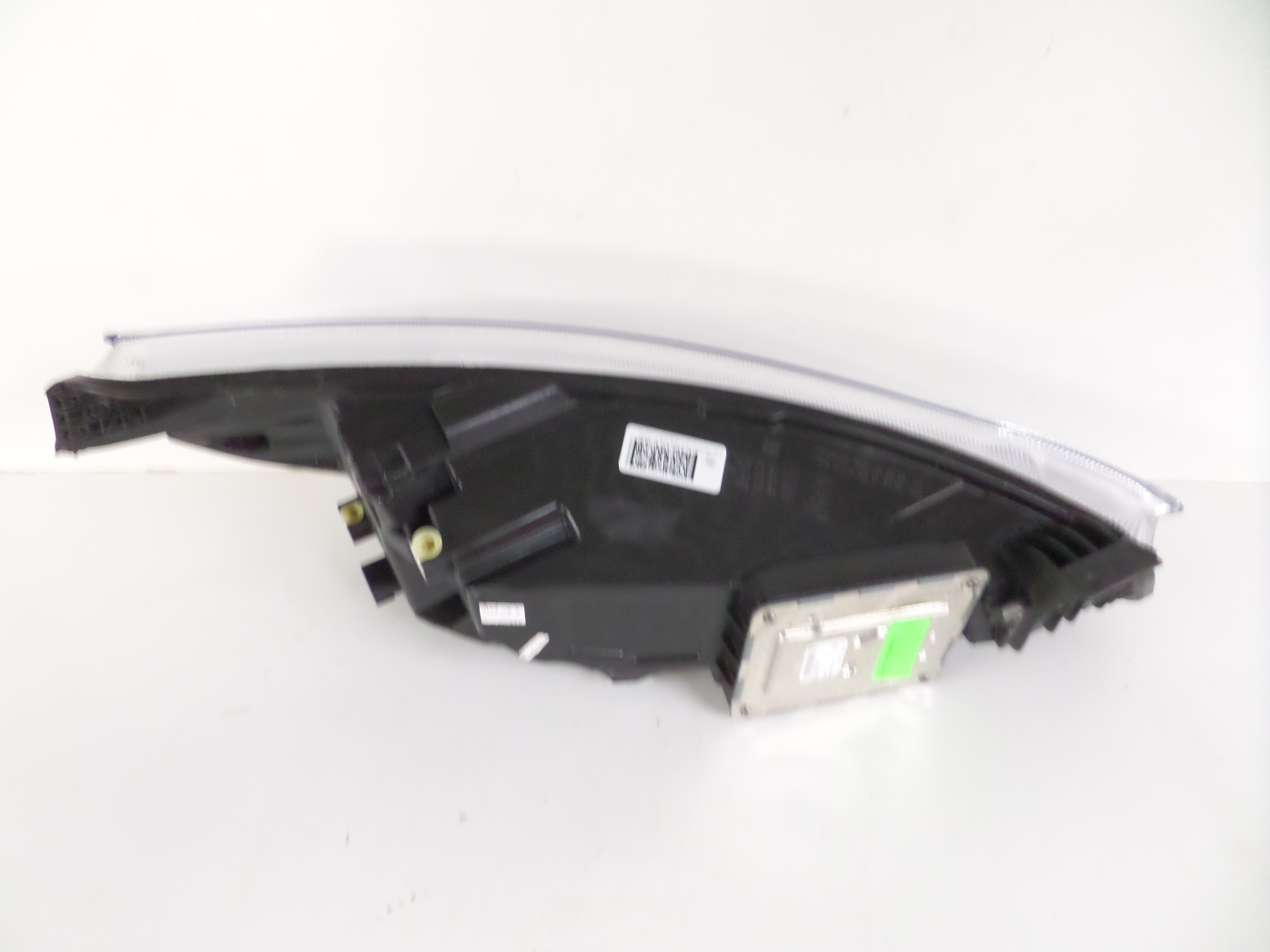 LAVE PREDNE SVETLO FORD FOCUS MK4 18-