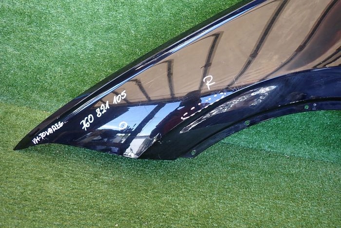 VW TOUAREG III 18- ĽAVÝ PREDNÝ BLATNÍK