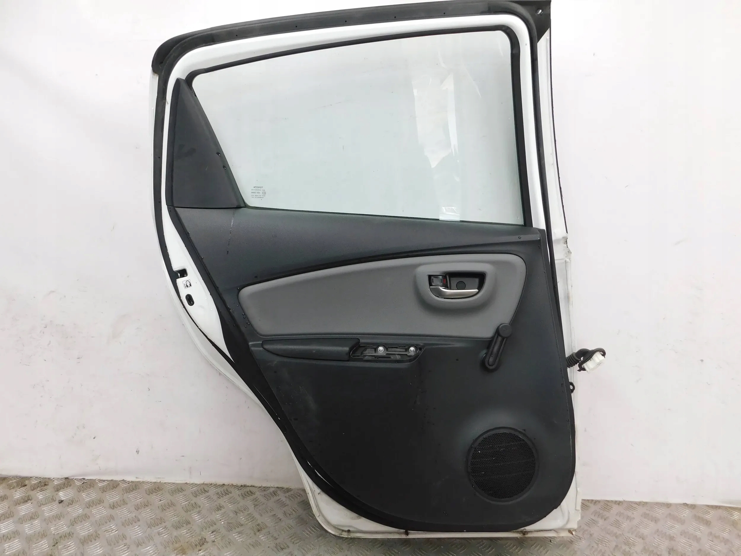 LAVE ZADNE DVERE TOYOTA YARIS III 11-