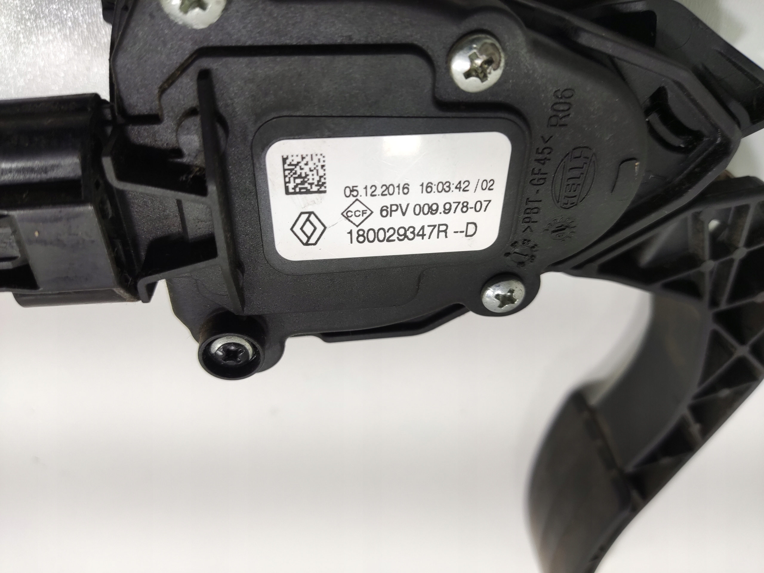 PLYNOVY PEDAL RENAULT CAPTUR I 2013-2016 180029347R