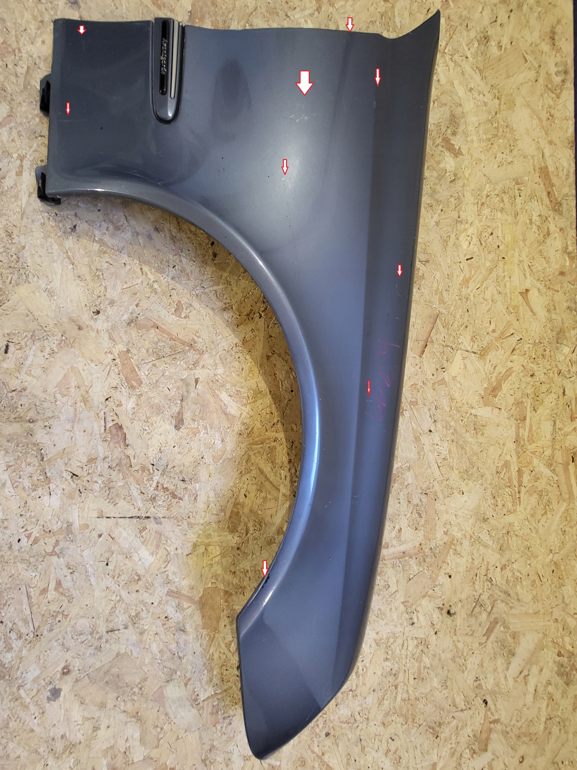 PRAVÝ PREDNÝ BLATNÍK W211 MERCEDES E-KLASA 02-09