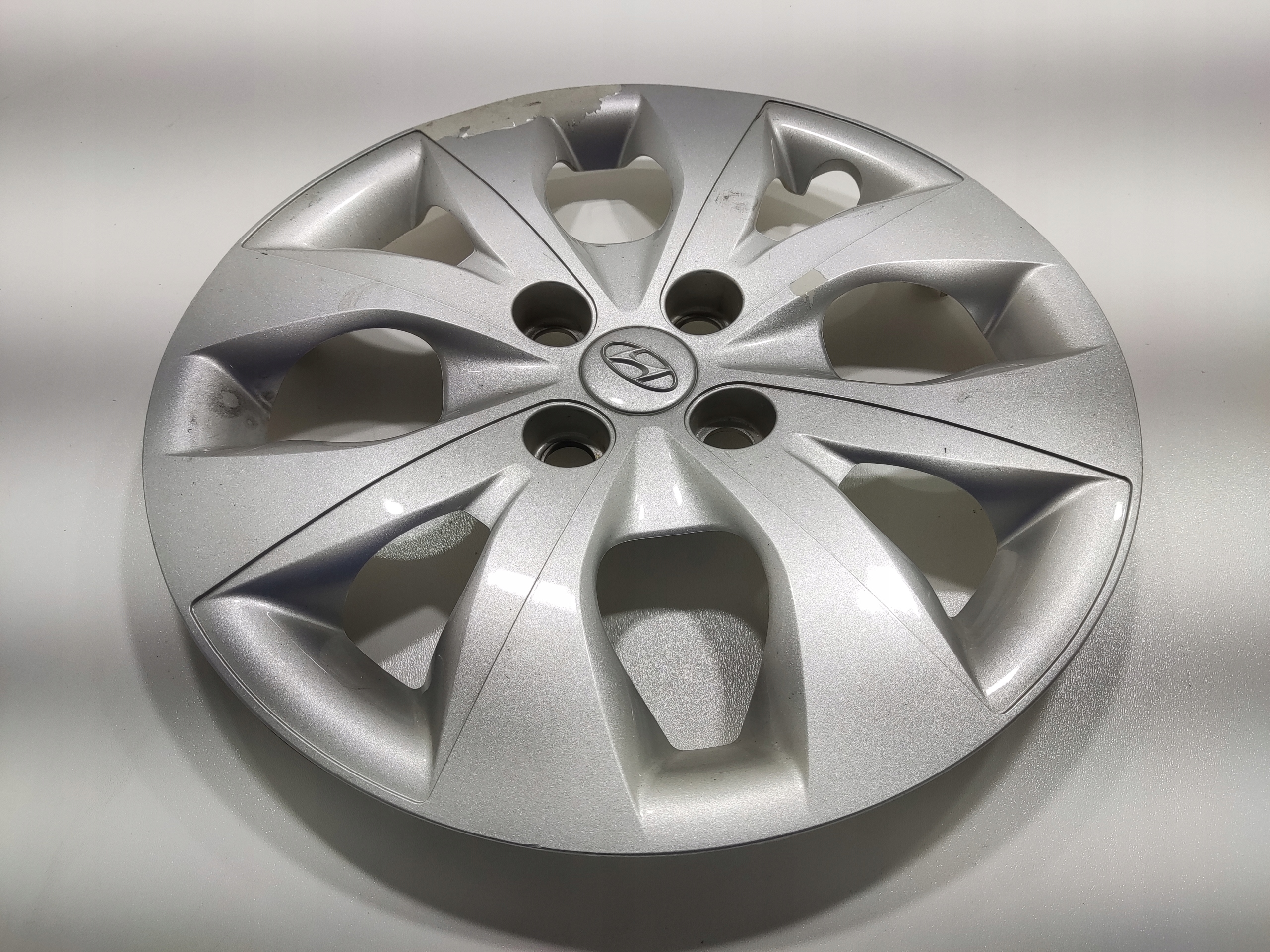 ORIGINALNY PUKLICA 15 CALI HYUNDAI I20 II 2014-2018 52960-C8001