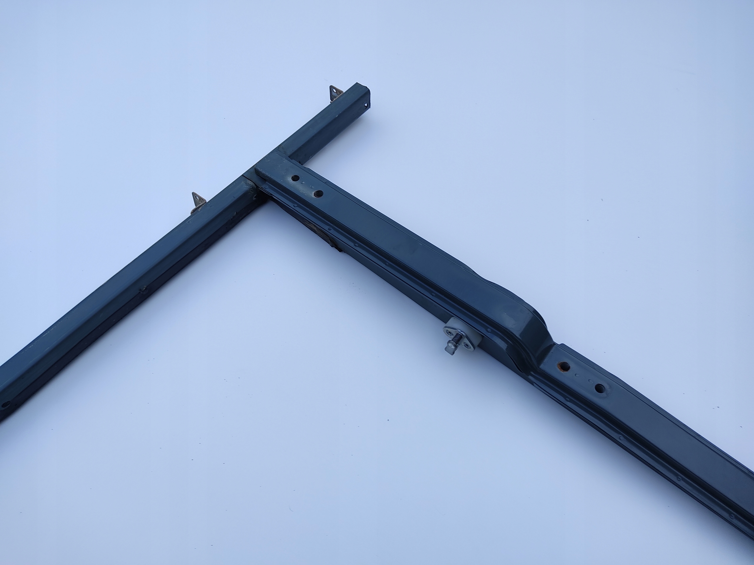 VÝSTUHA STĹPIK PRAVÝCH DVERÍ LAND ROVER DEFENDER 1999-2014