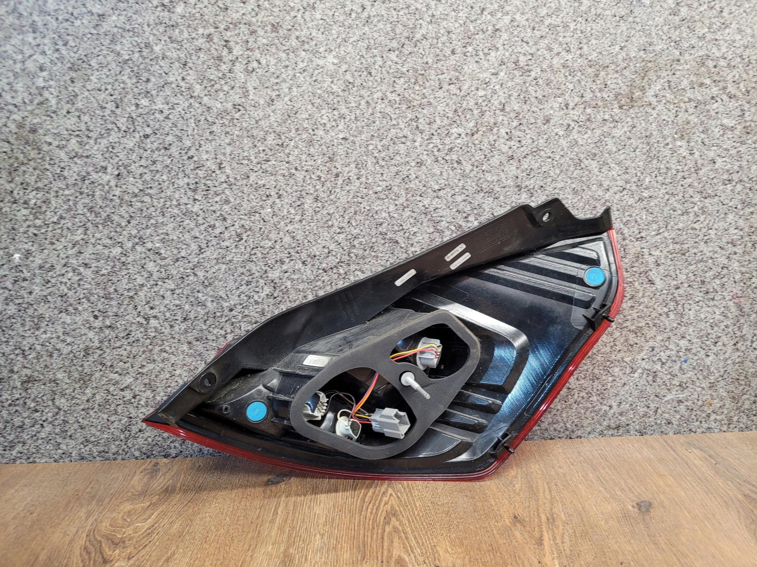 FORD FIESTA MK7 ĽAVÉ ZADNÉ SVETLO C1BB-13405-AE