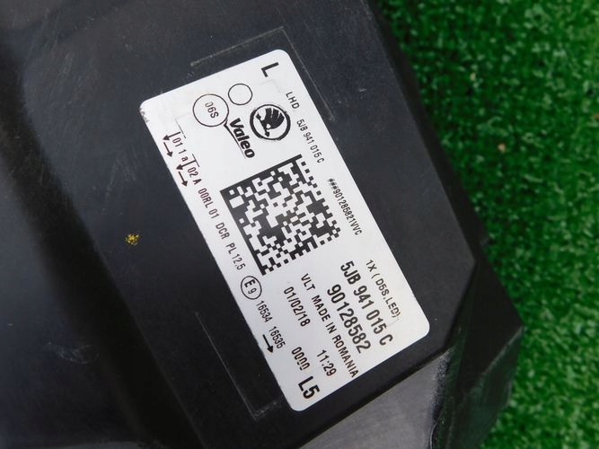 SKODA RAPID BI XENON LED LAVE PREDNE SVETLO