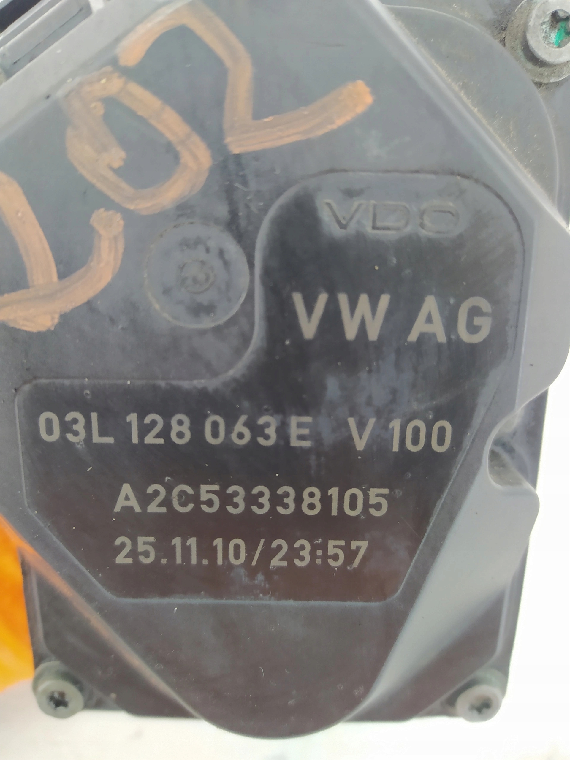 VW PASSAT B7 2.0 TDI SKRTIACA KLAPKA 03L128063E