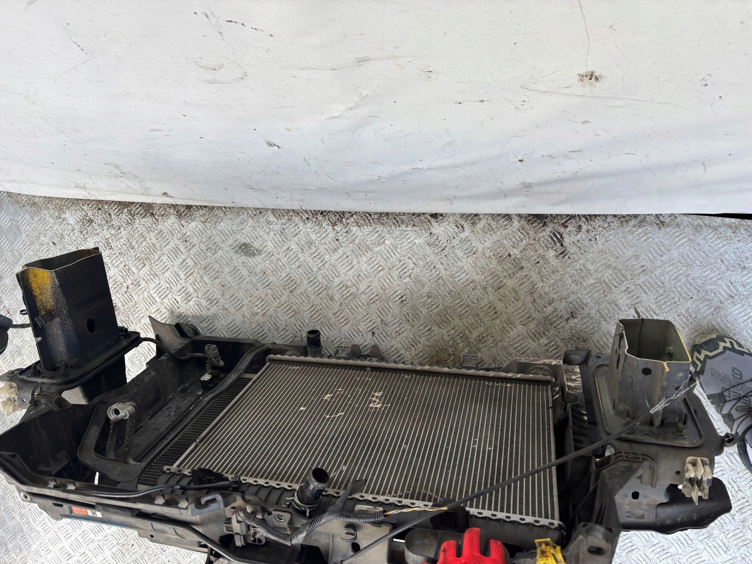 PREDNE CELO VYSTUHA CHLADICE FORD FIESTA MK7 1.25 1.4 09-