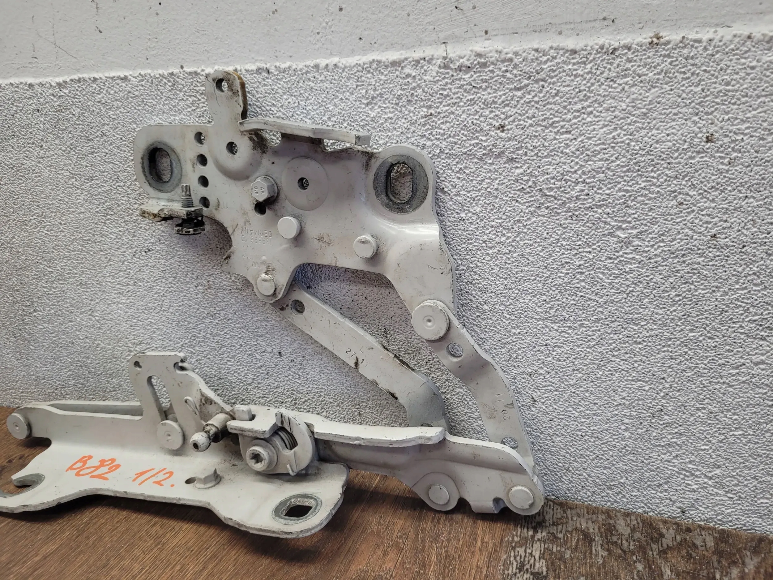 BMW 1 F20 F21 13989610 LAVY PANT PREDNEJ KAPOTY