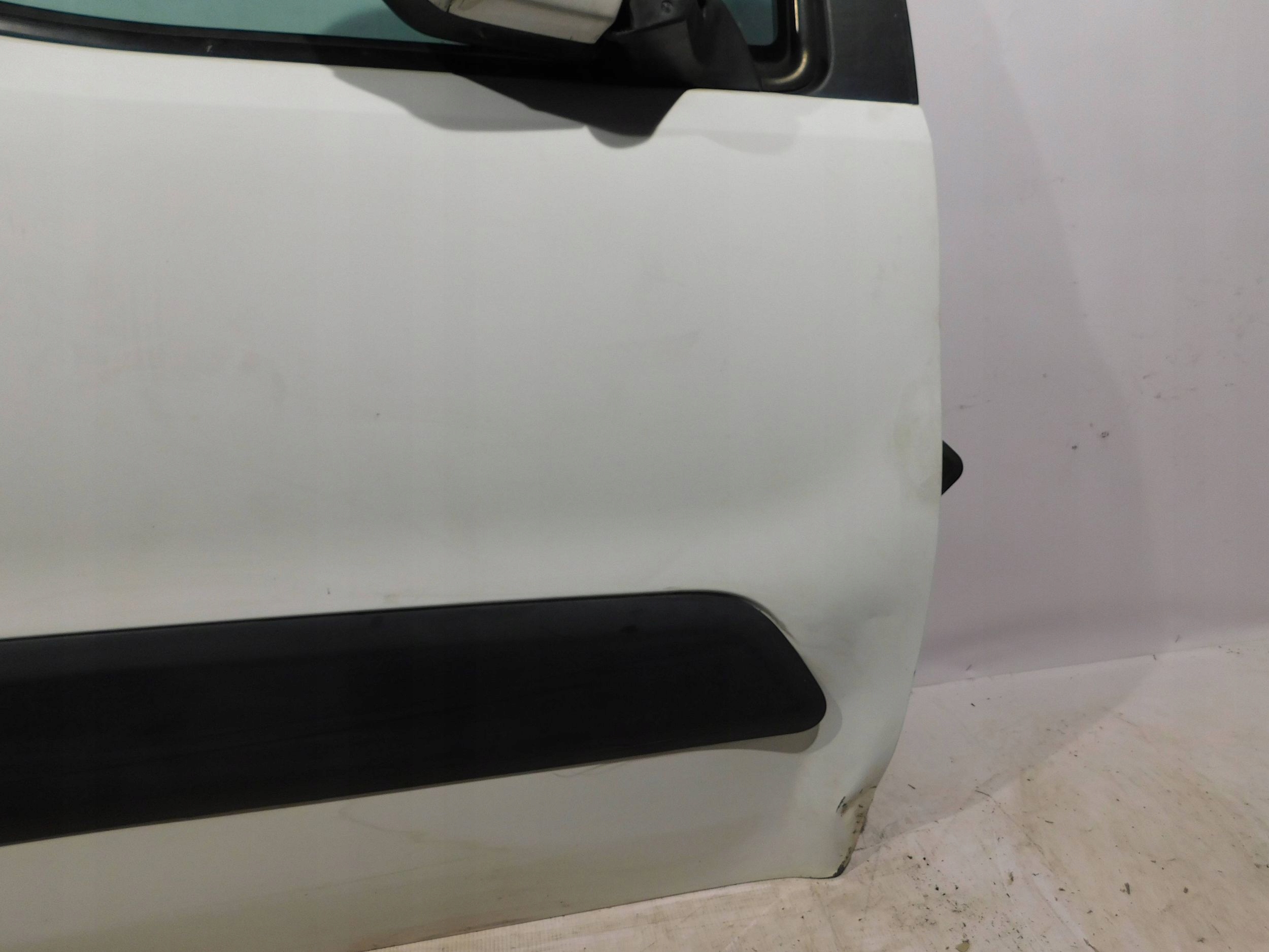 PRAVE PREDNE DVERE CITROEN BERLINGO PEUGEOT PARTNER 08-