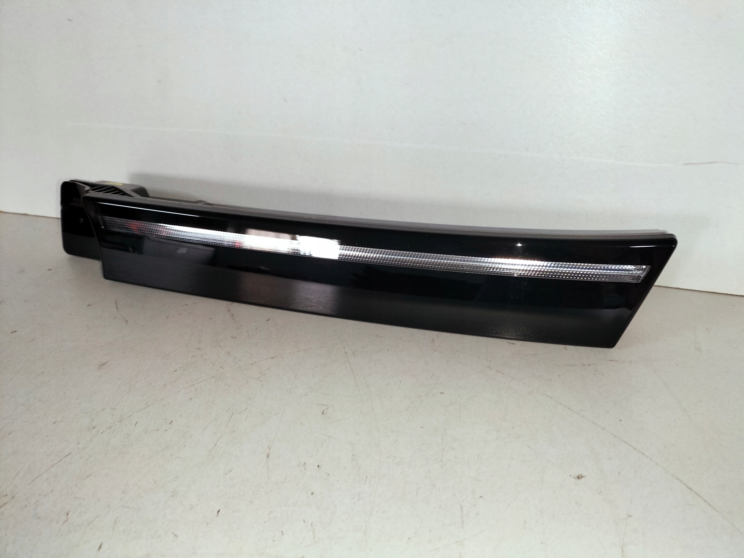 ĽAVÉ PREDNÉ SVETLO LED DRL VW ID4 20-
