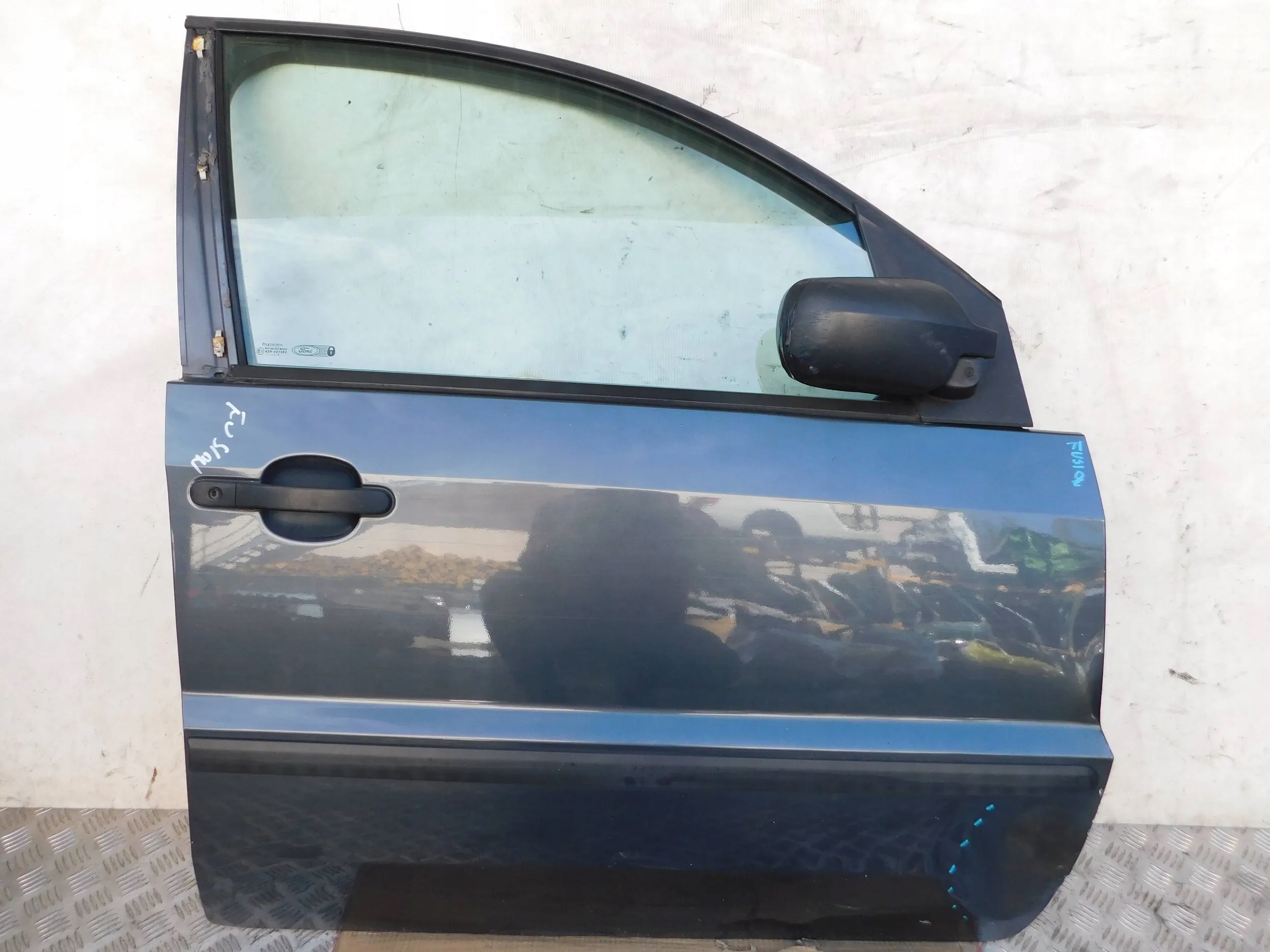 PRAVE PREDNE DVERE FORD FUSION