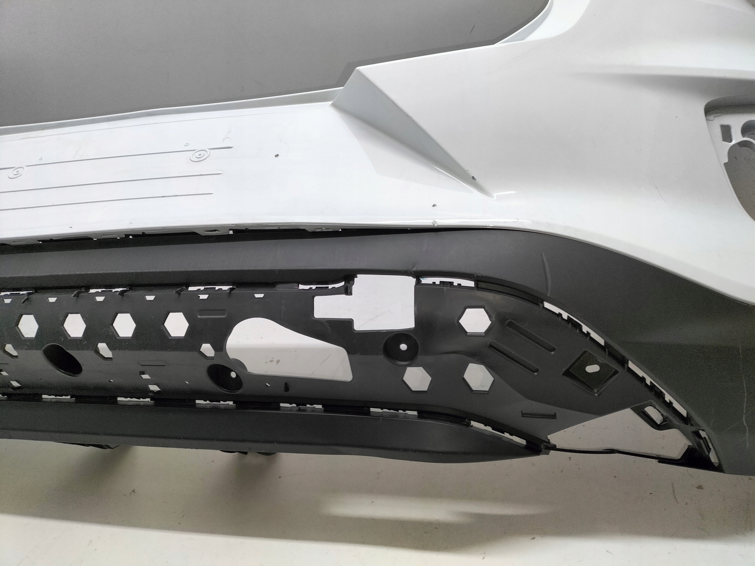 ZADNÝ NÁRAZNÍK FORD PUMA MK2 19-