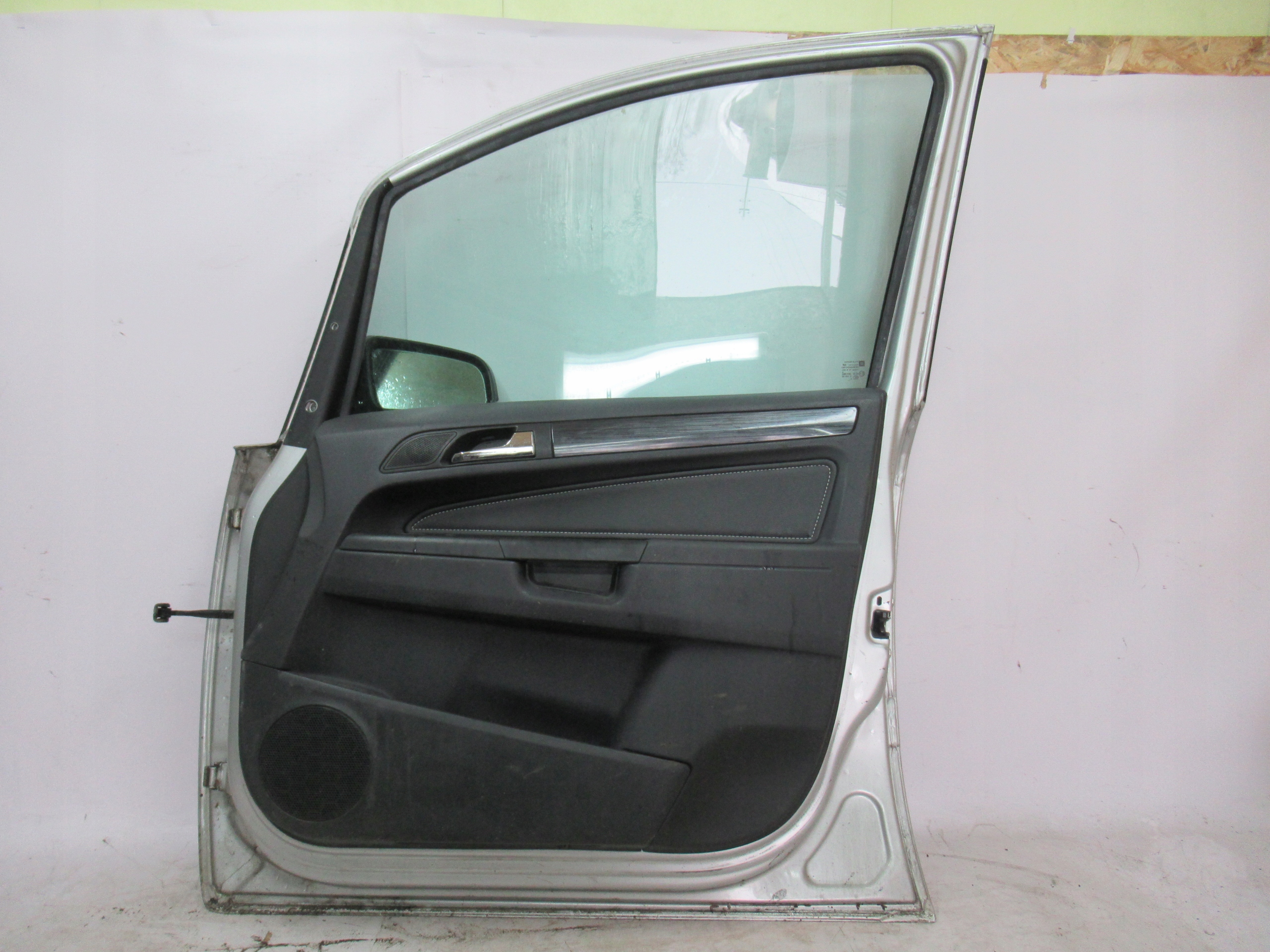PRAVÉ PREDNÉ DVERE OPEL ZAFIRA B