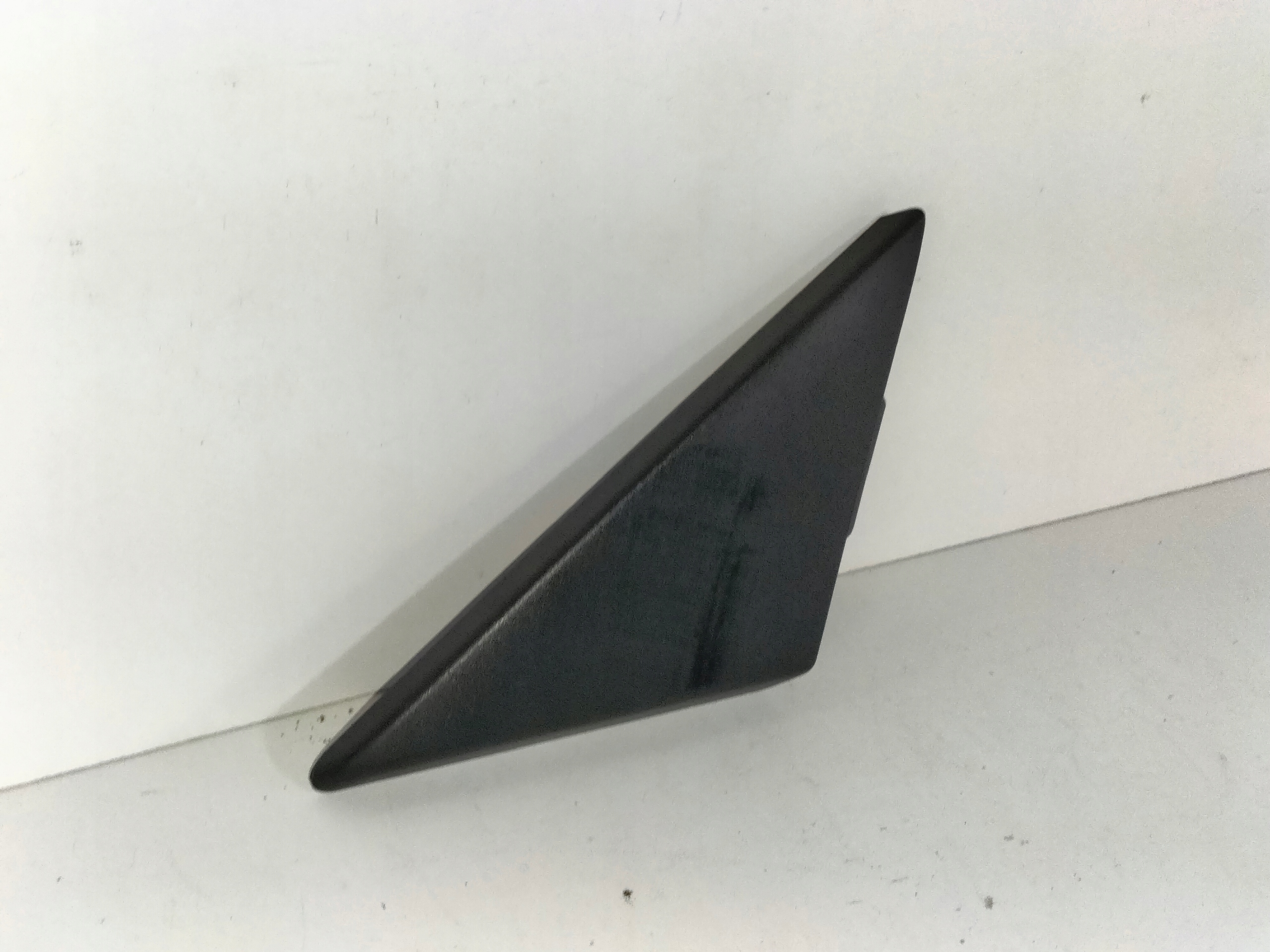 TROJUHOLNIK KRYT DVERE PRAVY AUDI TT 8S0 14-