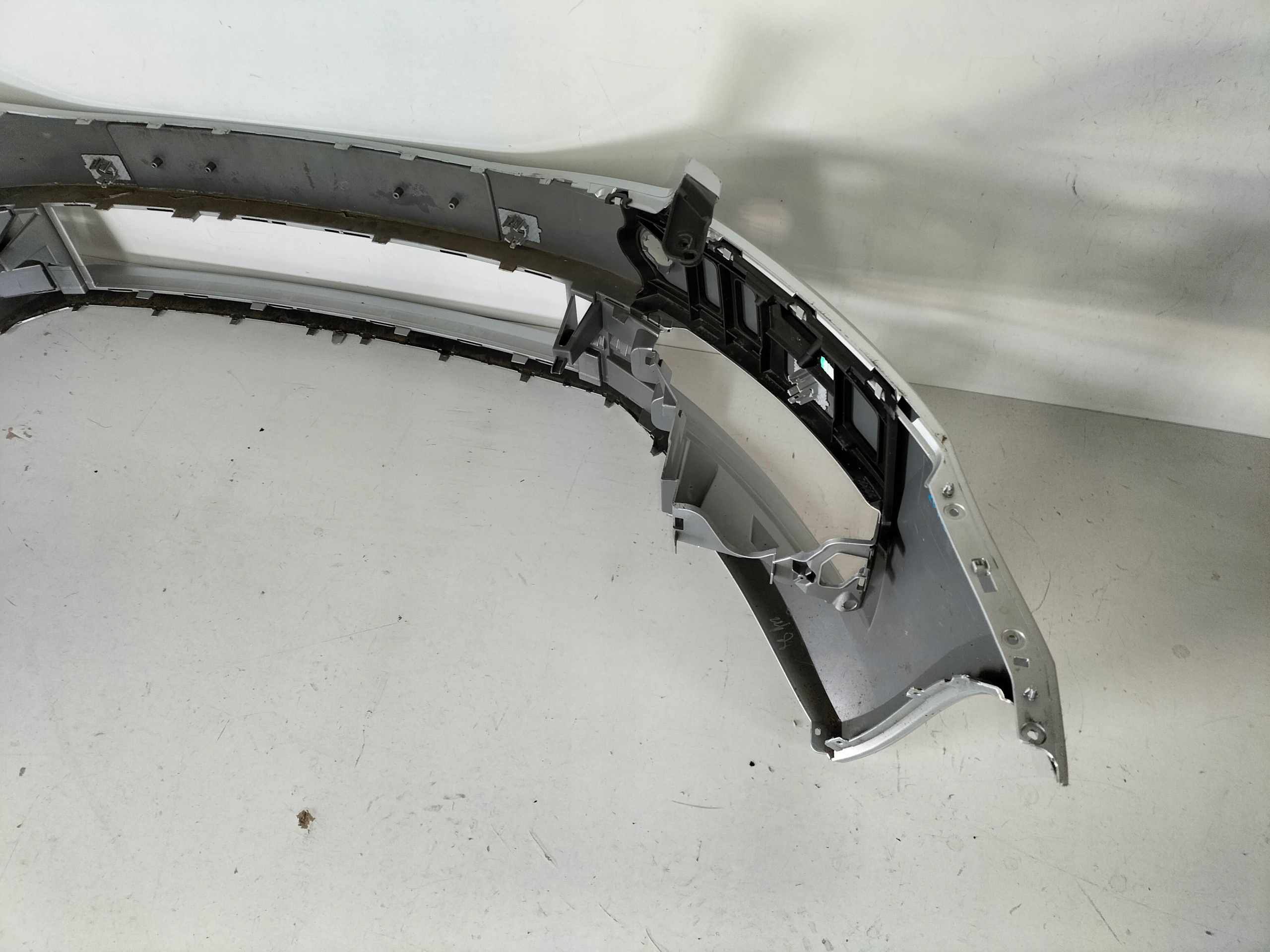 PREDNÝ NÁRAZNÍK SKODA OCTAVIA III LIFT 17-