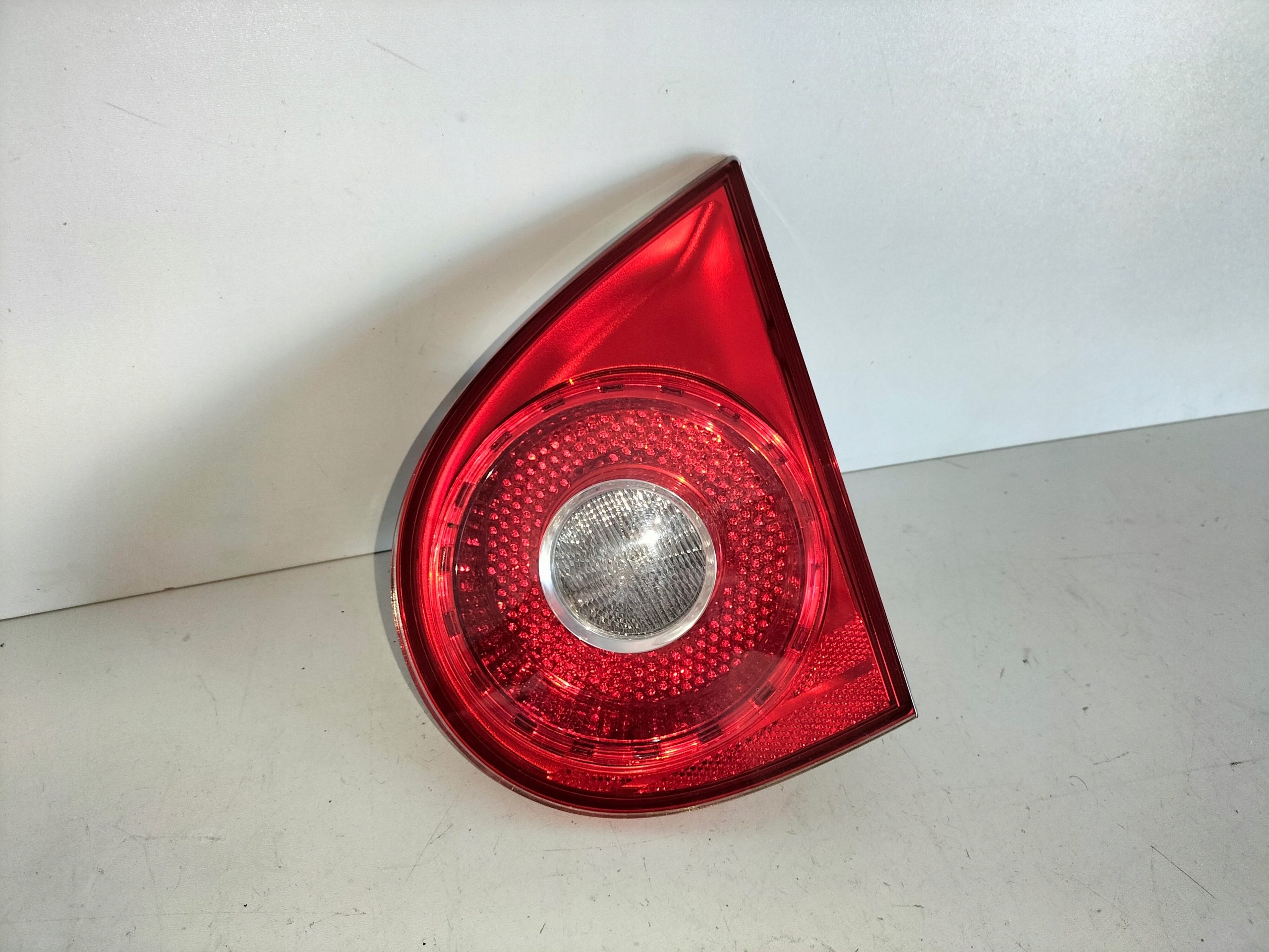 PRAVE ZADNE SVETLO VW GOLF 5 V 03- HB