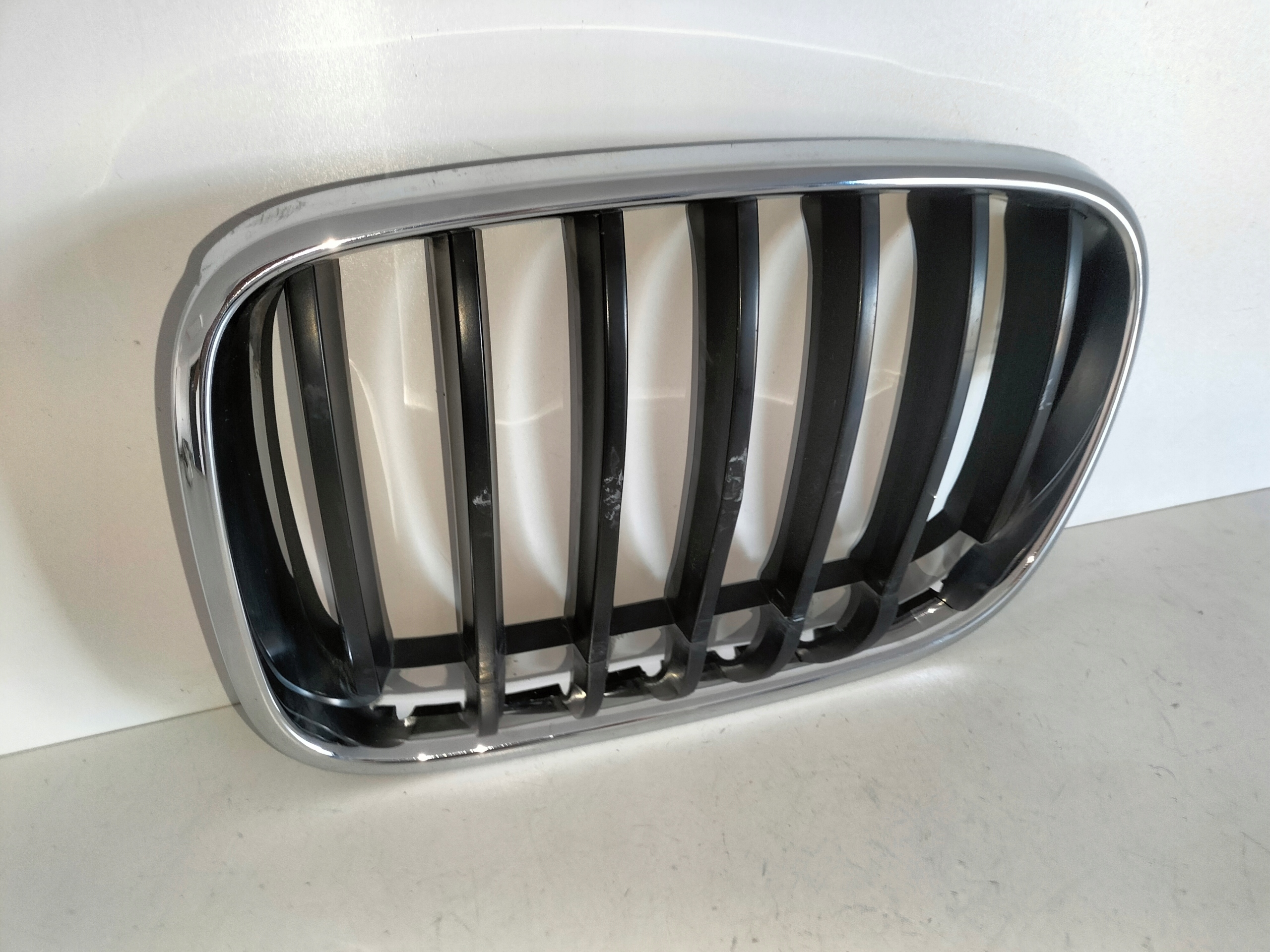PRAVÁ MRIEŽKA RÁMIK ĽADVINKA BMW X3 F25 10-14