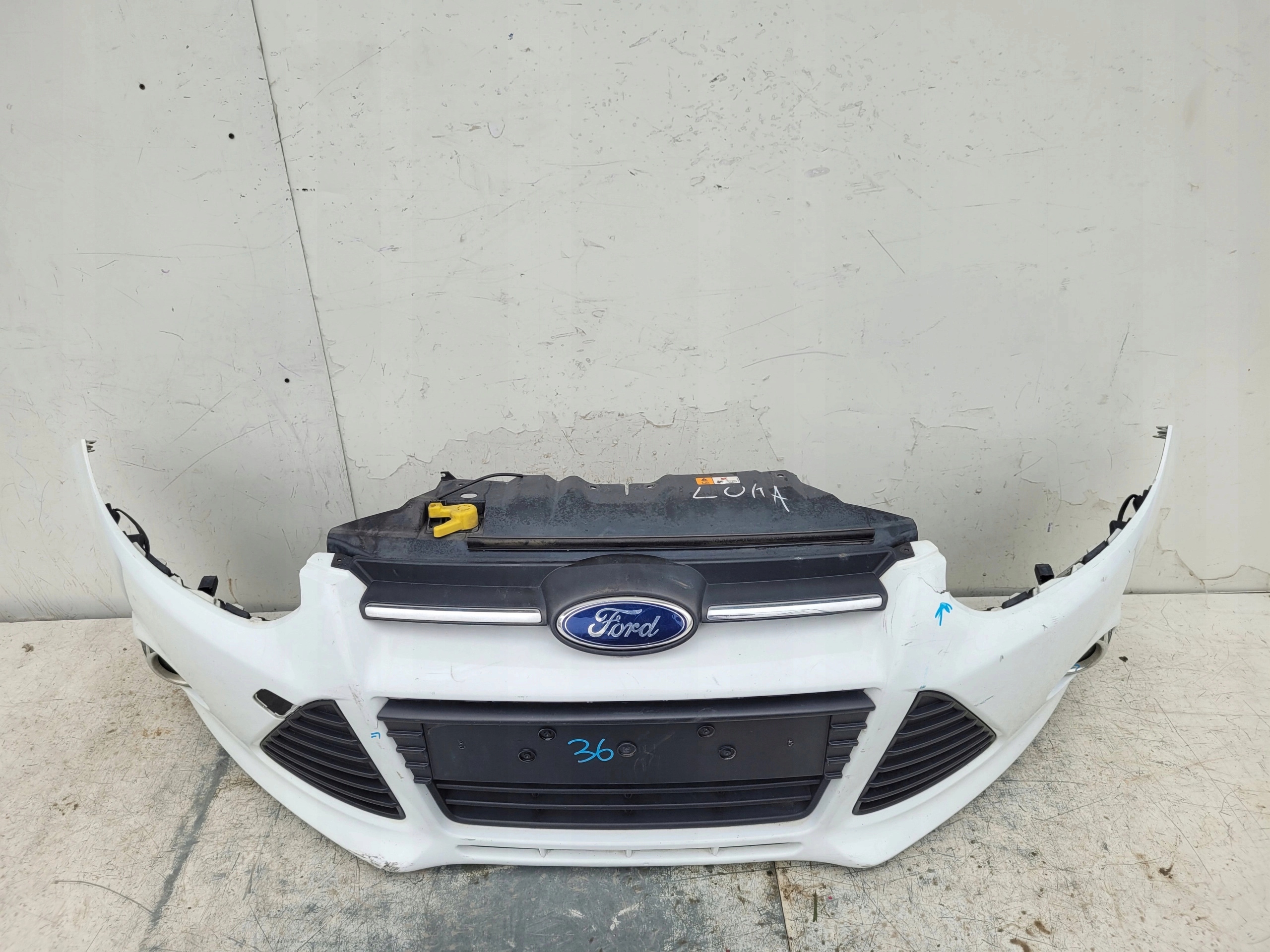 FORD FOCUS MK3 PREDNÝ NÁRAZNÍK