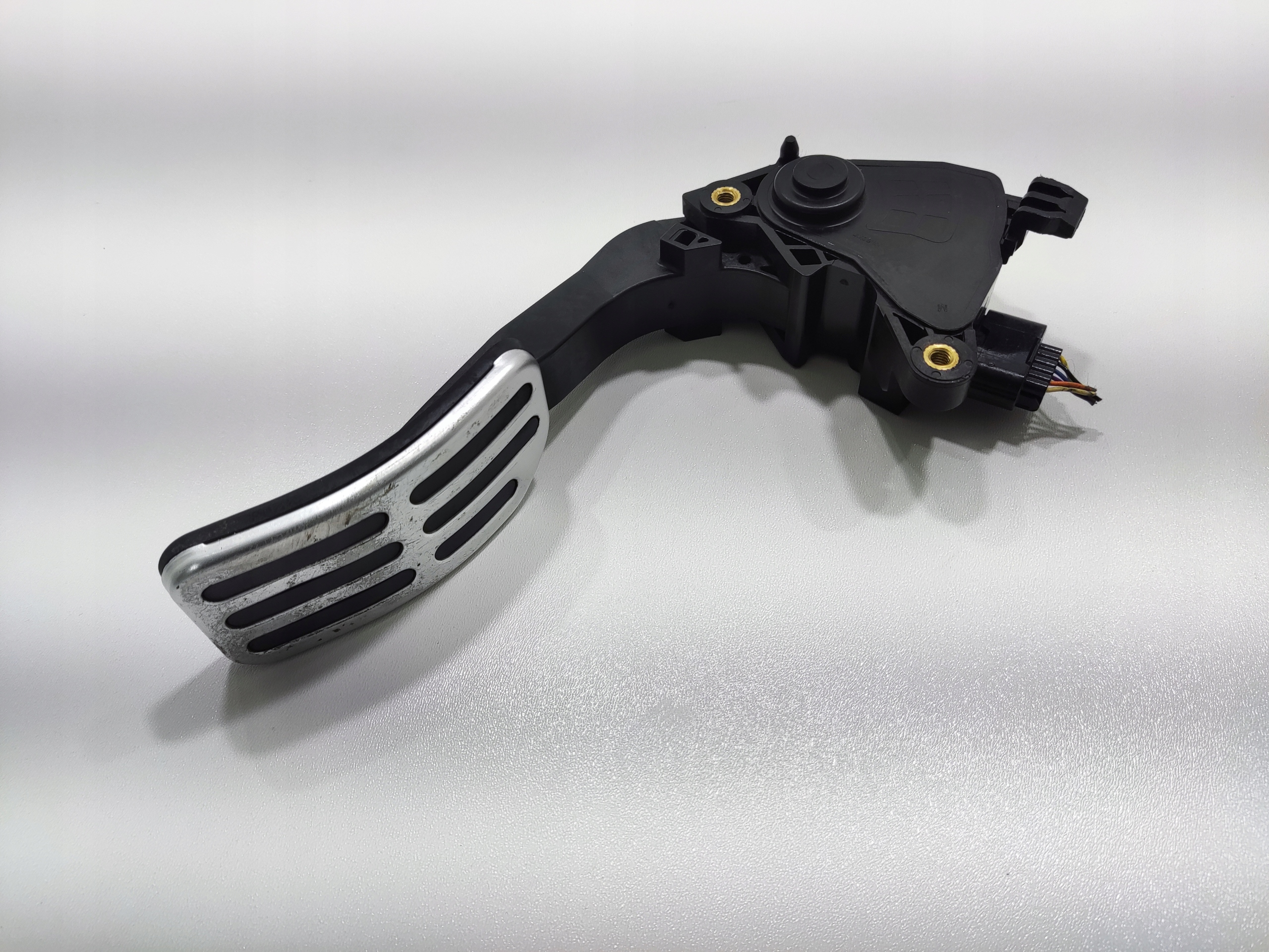 PLYNOVY PEDAL NISSAN PULSAR C13 1.5 DCI 180023RA0B 18002-3RA0B 2014-2018
