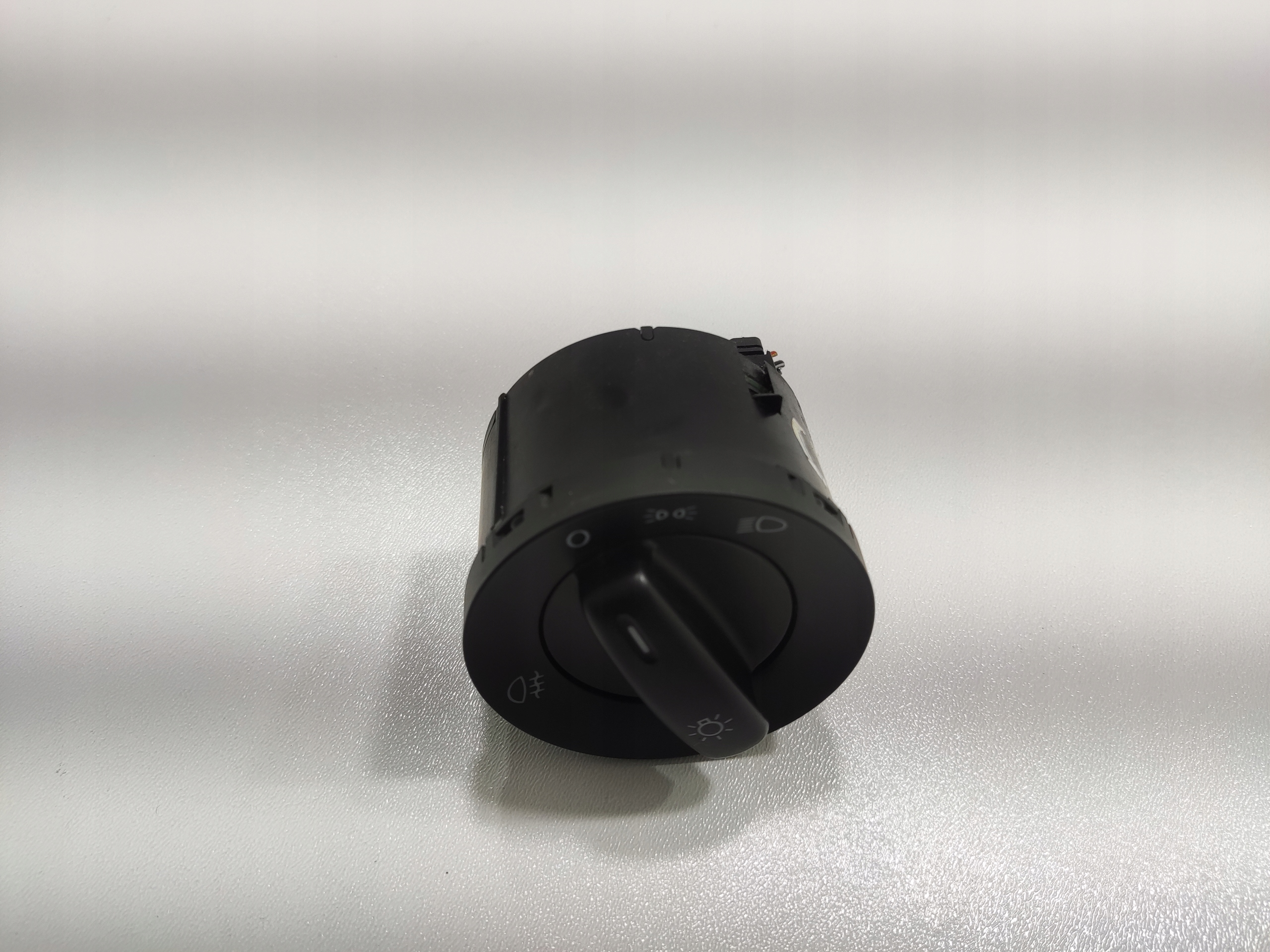 VYPÍNAČ SVETIEL VW CADDY III IV 2K5 2015-2019 LIFT 1K0941431BB